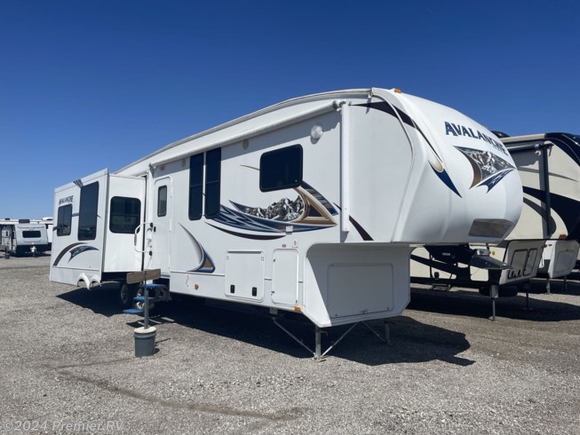 2012 Keystone Avalanche 330RE - Used Fifth Wheel For Sale by Premier RV  in Blue Grass, Iowa