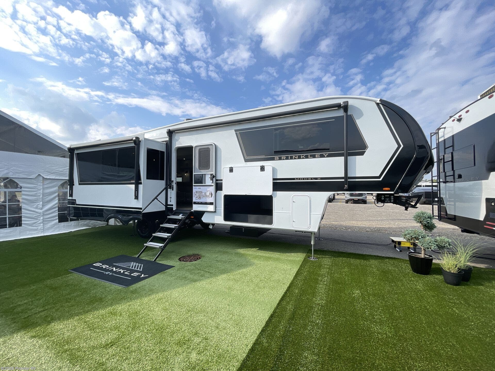 2026 Brinkley RV Model Z 3200 - New Fifth Wheel For Sale by Premier RV  in Blue Grass, Iowa