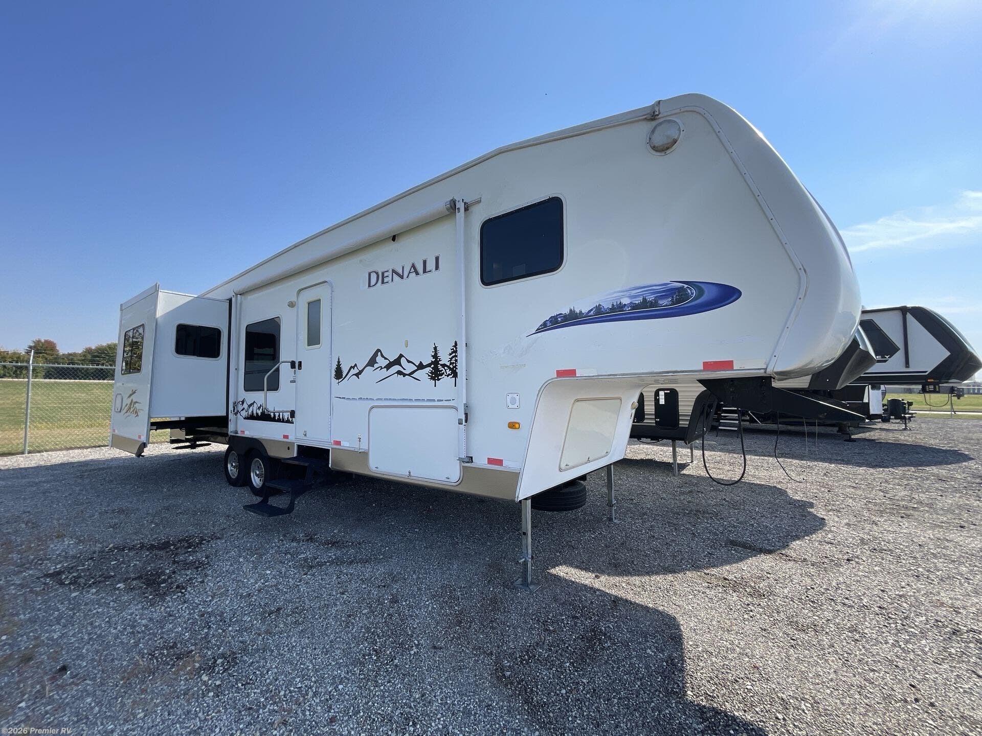 Used 2007 Dutchmen Denali 31RGBS available in Blue Grass, Iowa
