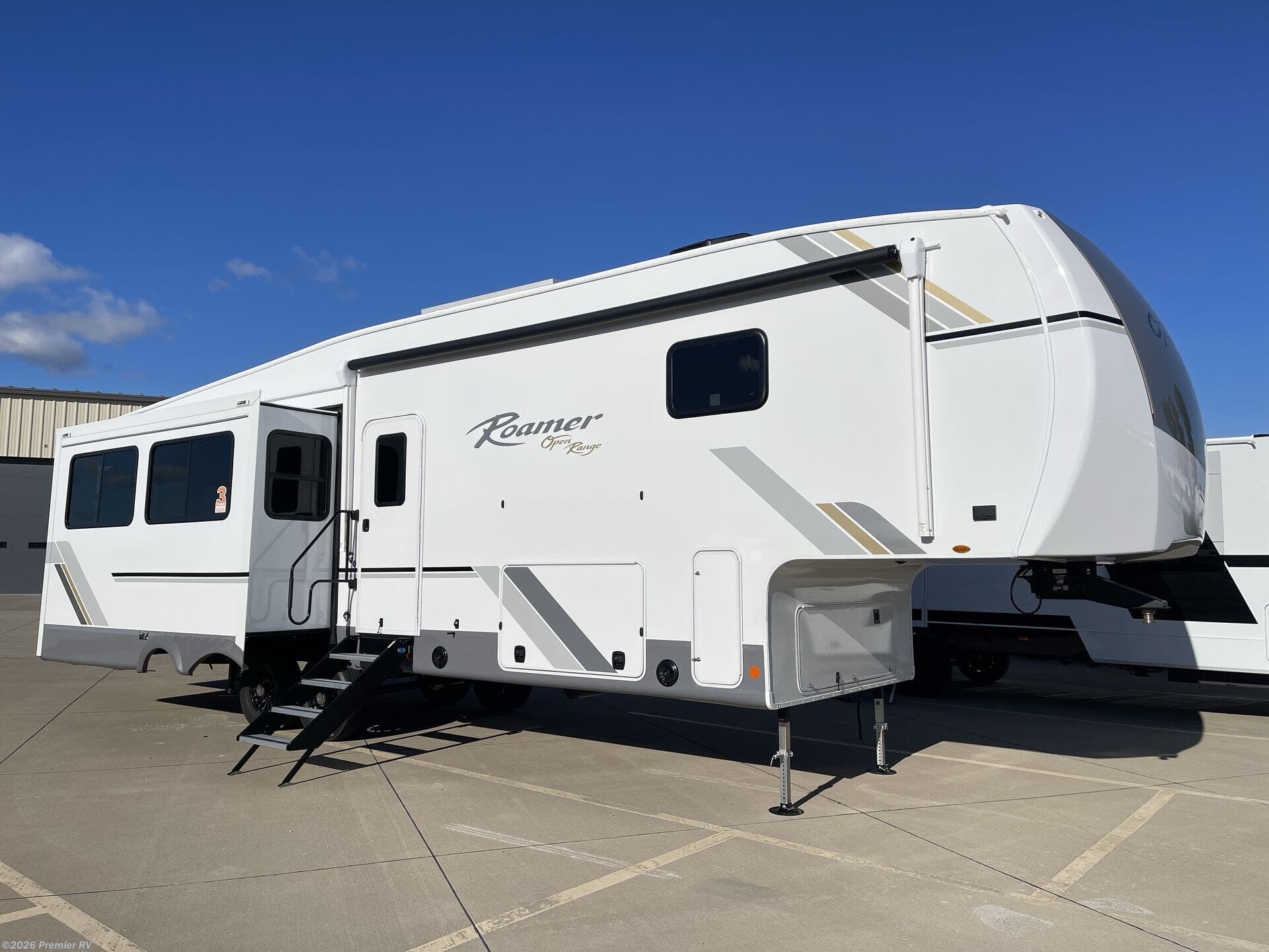 2026 Highland Ridge Roamer 32RLTS - New Fifth Wheel For Sale by Premier RV  in Blue Grass, Iowa