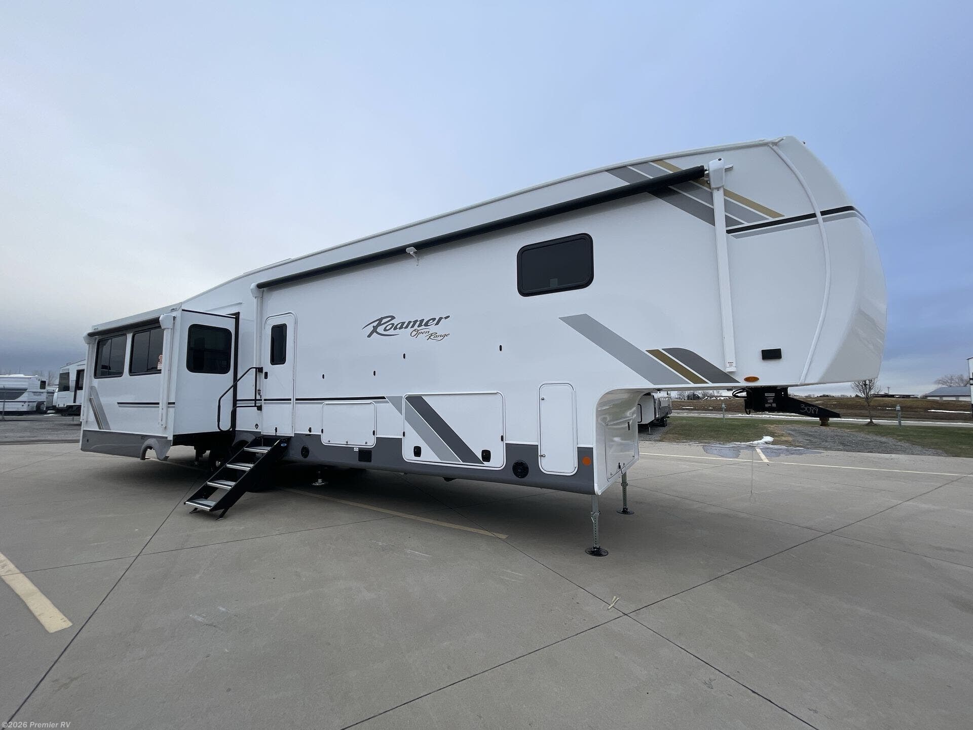 2026 Highland Ridge Roamer 35MRQS - New Fifth Wheel For Sale by Premier RV  in Blue Grass, Iowa