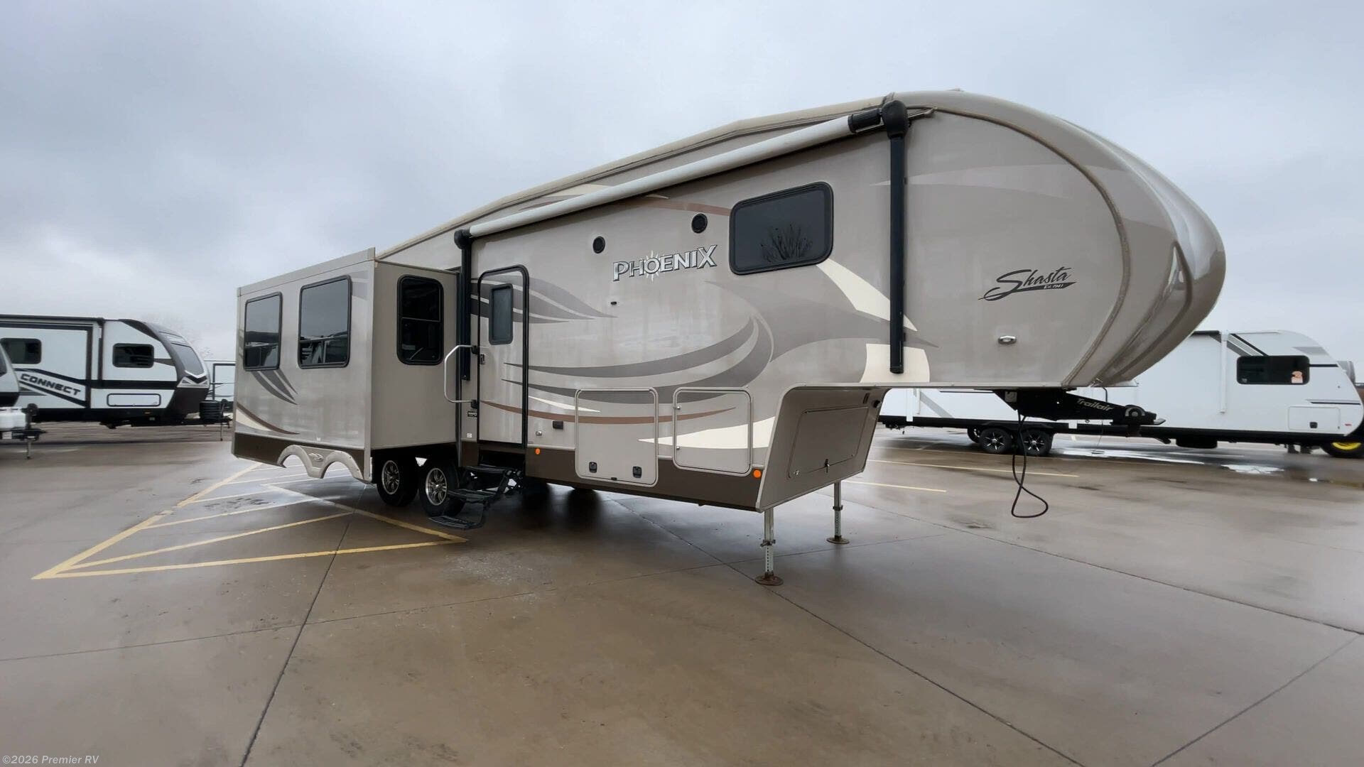 2015 Phoenix 33CK by Shasta from Premier RV  in Blue Grass, Iowa