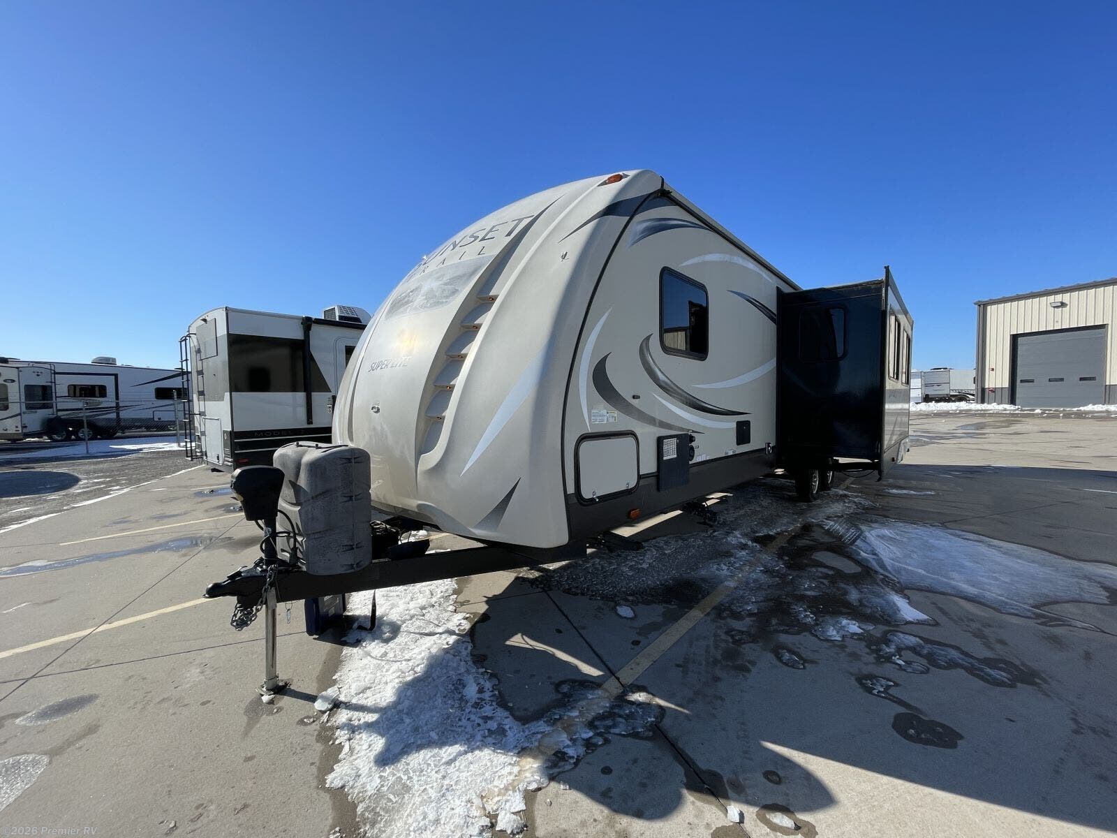 Used 2016 CrossRoads Sunset Trail 320BH available in Blue Grass, Iowa