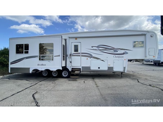 2005 Nu-Wa Hitchiker 37 SUITE - Used Fifth Wheel For Sale by Lazydays RV of Milwaukee in Sturtevant, Wisconsin