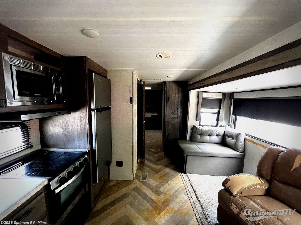 2021 Forest River Salem 31KQBTS - Used Travel Trailer For Sale by Optimum RV - Mims in Mims, Florida features Awning, Slideout