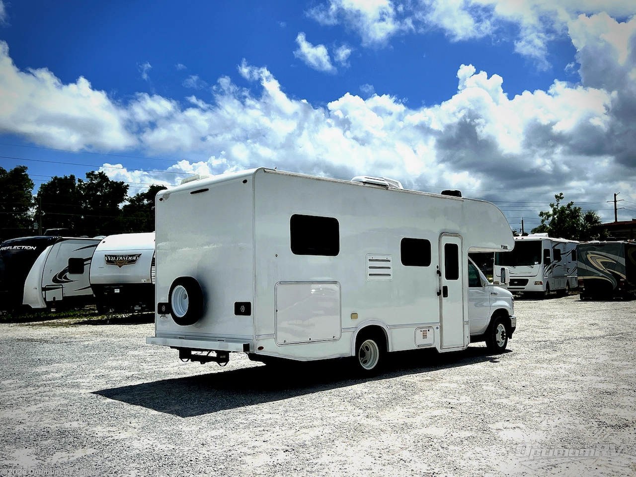 2024 Thor Four Winds 22E - Used Class C For Sale by Optimum RV - Mims in Mims, Florida features Awning