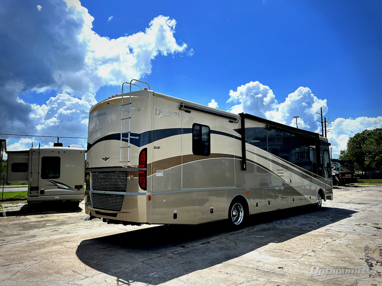 2006 Fleetwood Discovery 39L - Used Class A For Sale by Optimum RV - Mims in Mims, Florida features Slideout