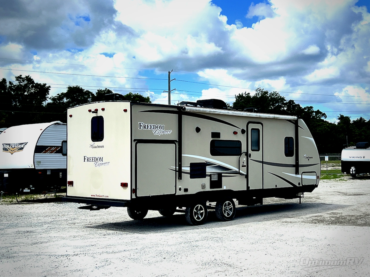 2017 Coachmen Freedom Express 248RBS - Used Travel Trailer For Sale by Optimum RV - Mims in Mims, Florida features Slideout