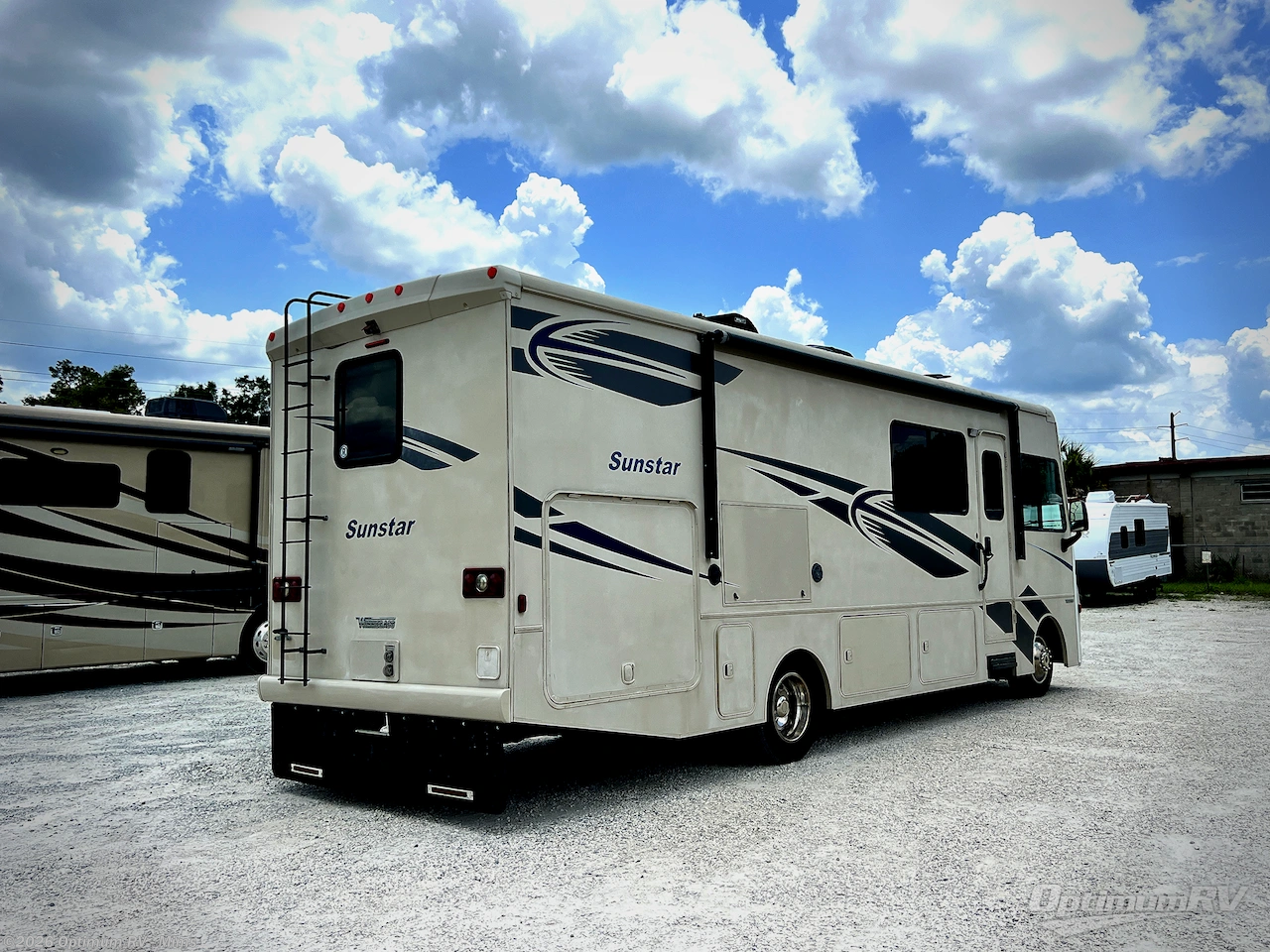 2017 Winnebago Sunstar 29VE - Used Class A For Sale by Optimum RV - Mims in Mims, Florida features Slideout, Awning