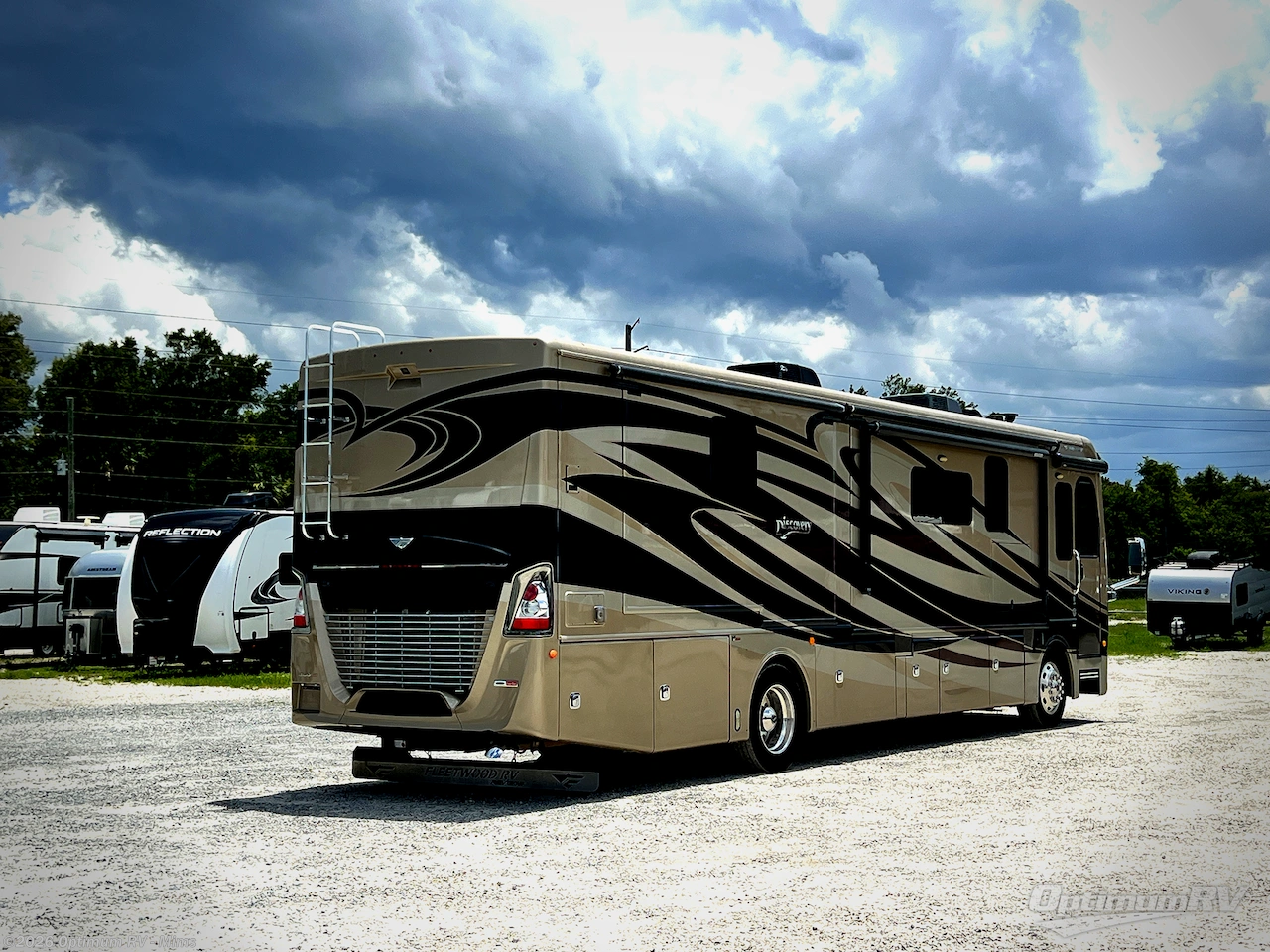 2017 Fleetwood Discovery 37R - Used Class A For Sale by Optimum RV - Mims in Mims, Florida features Awning, Slideout