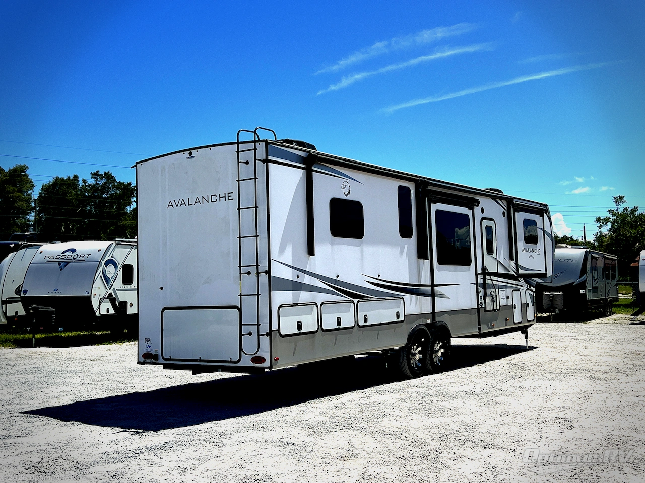 2023 Keystone Avalanche 360FL - Used Fifth Wheel For Sale by Optimum RV - Mims in Mims, Florida features Awning, Slideout
