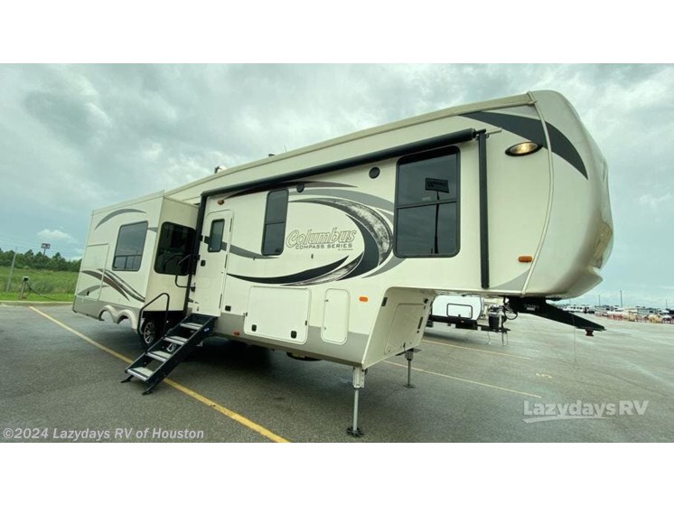 Used 2018 Palomino Columbus F298RL available in Waller, Texas