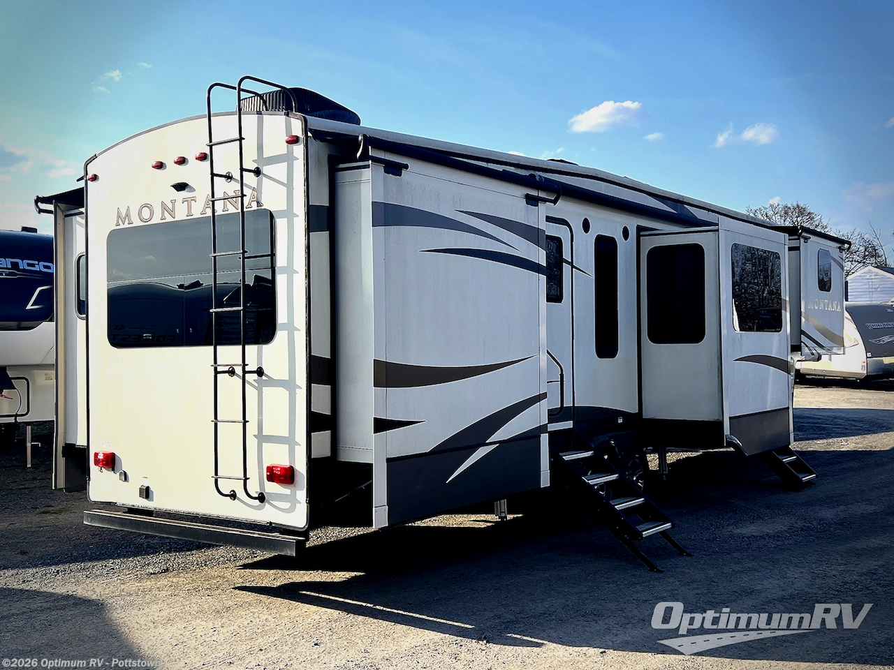 2018 Keystone Montana 3820 FK - Used Fifth Wheel For Sale by Optimum RV - Pottstown in Pottstown, Pennsylvania features Slideout, Awning