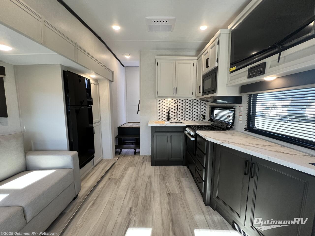 2025 Keystone Arcadia Select 25SRD - New Fifth Wheel For Sale by Optimum RV - Pottstown in Pottstown, Pennsylvania features Slideout, Awning