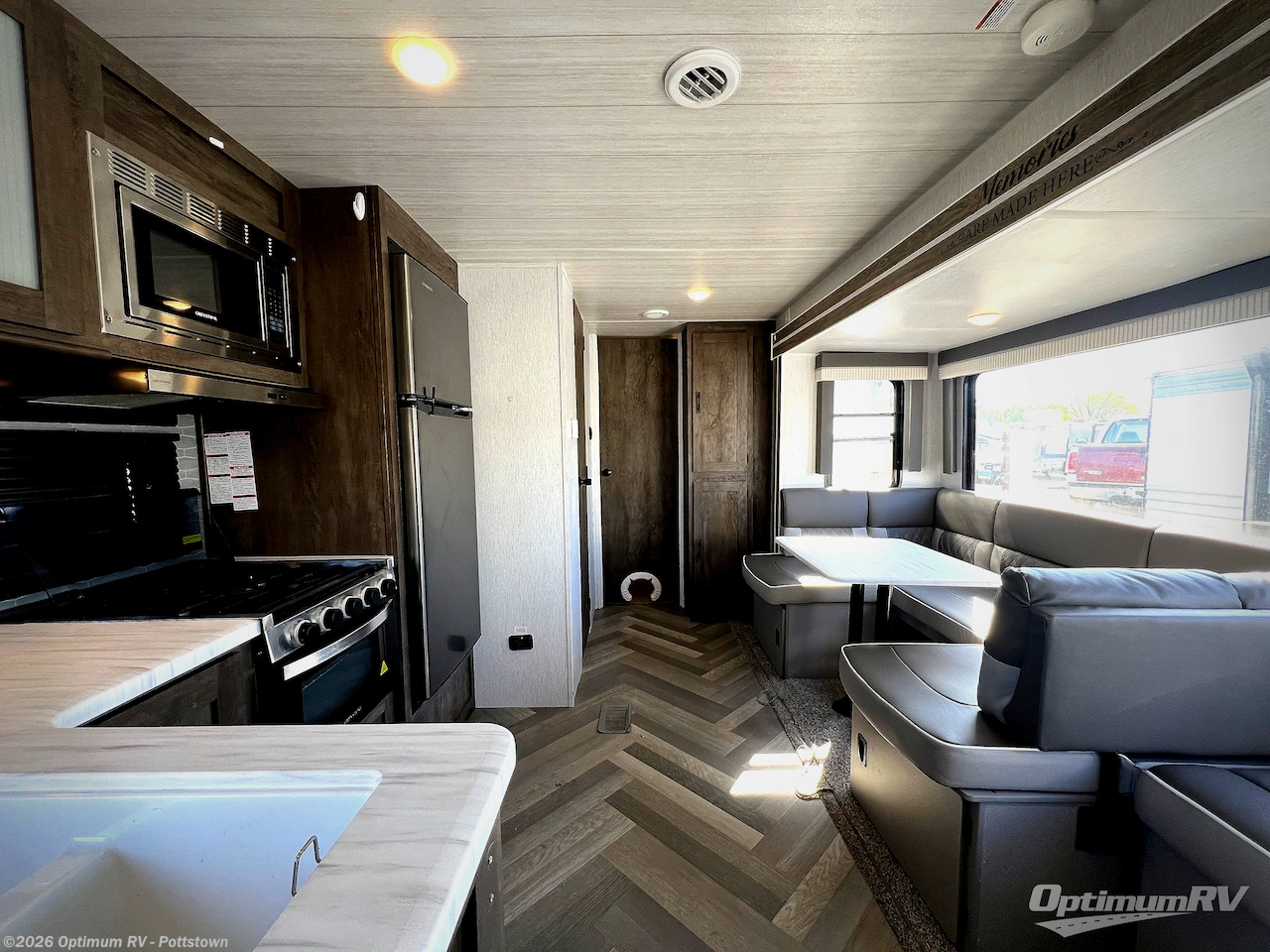 2022 Forest River Salem 31KQBTS - Used Travel Trailer For Sale by Optimum RV - Pottstown in Pottstown, Pennsylvania features Awning, Slideout