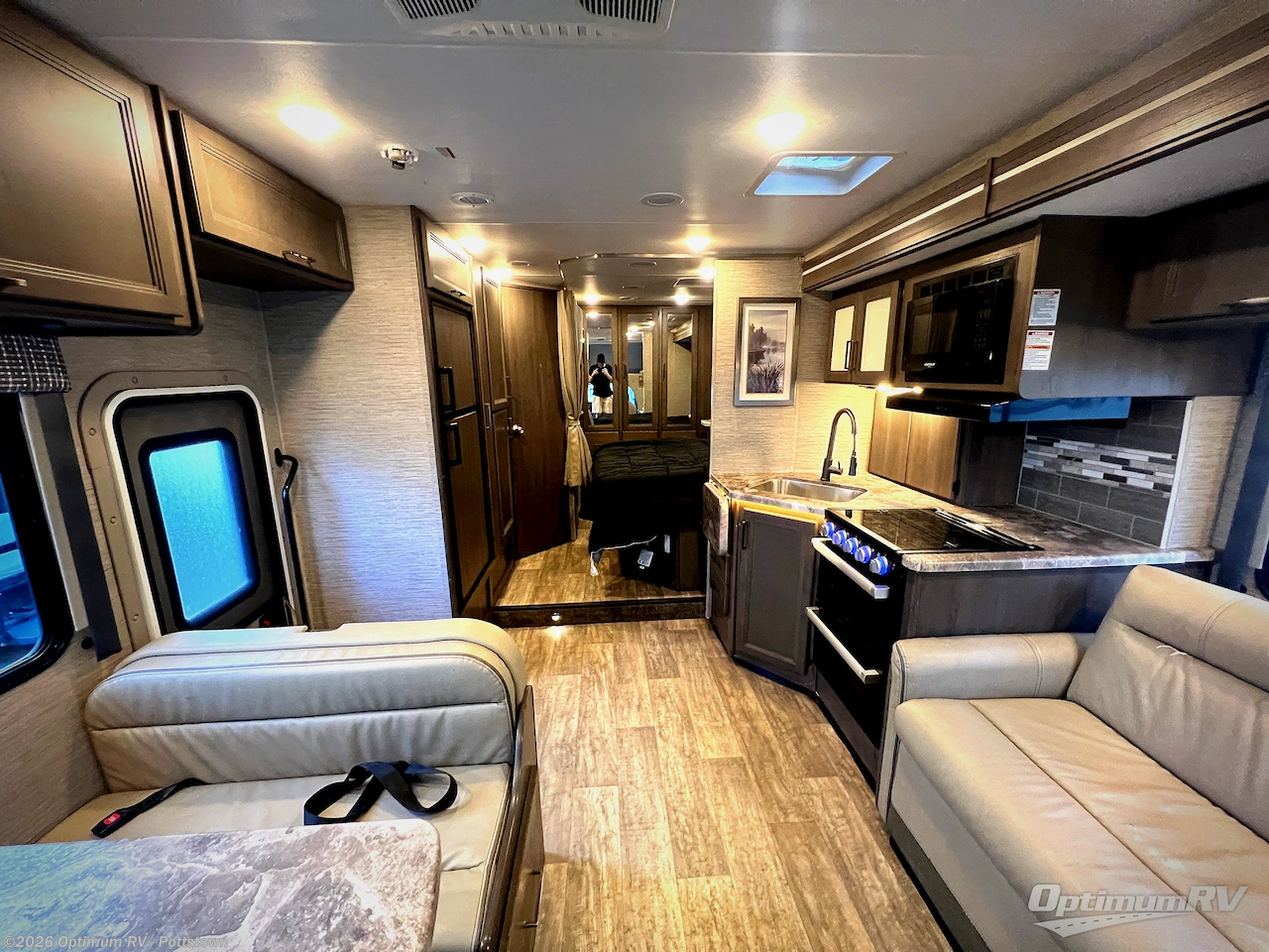 2023 Thor Chateau 27R - Used Class C For Sale by Optimum RV - Pottstown in Pottstown, Pennsylvania features Slideout, Awning