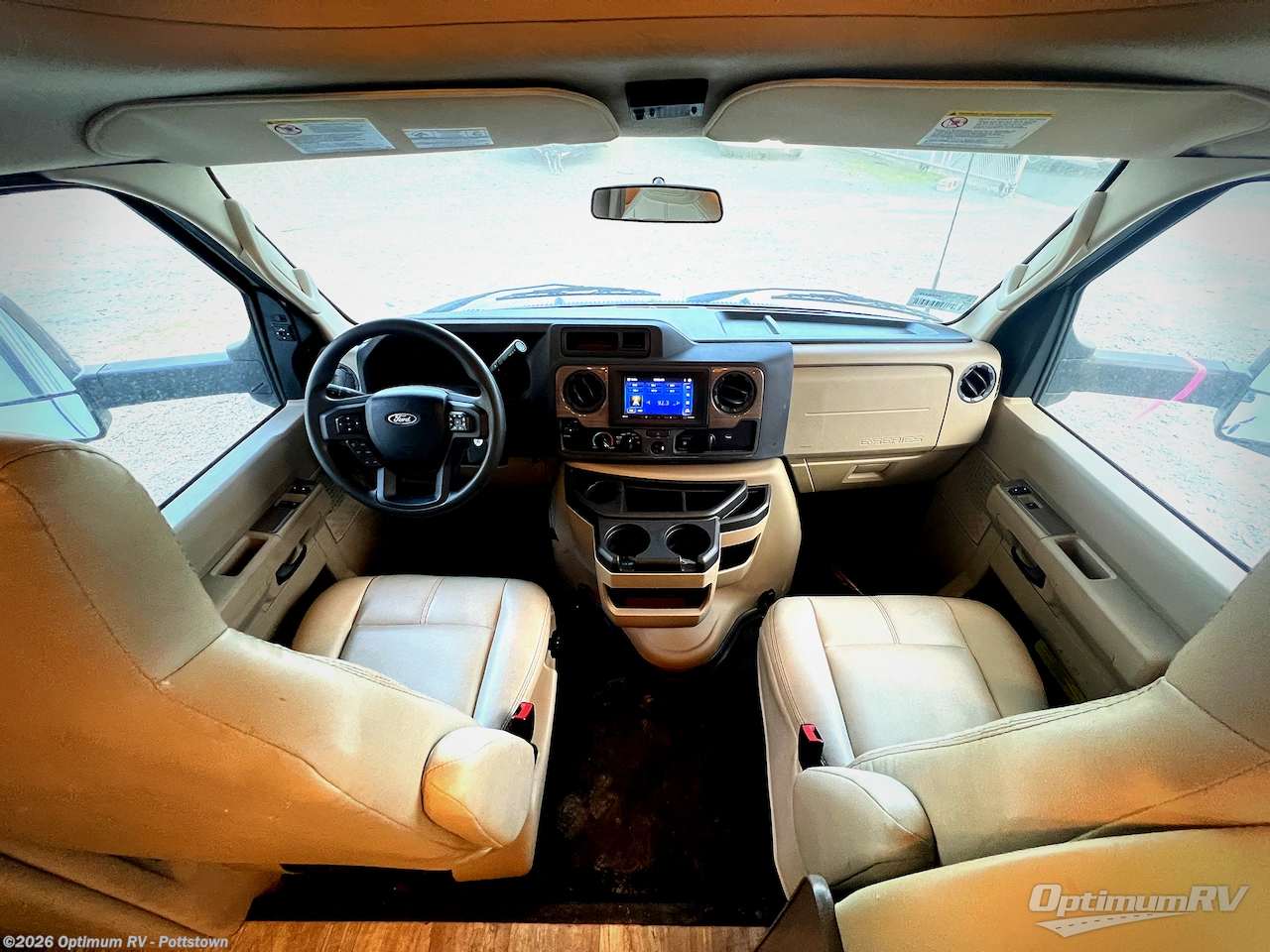 Used 2023 Thor Chateau 27R available in Pottstown, Pennsylvania