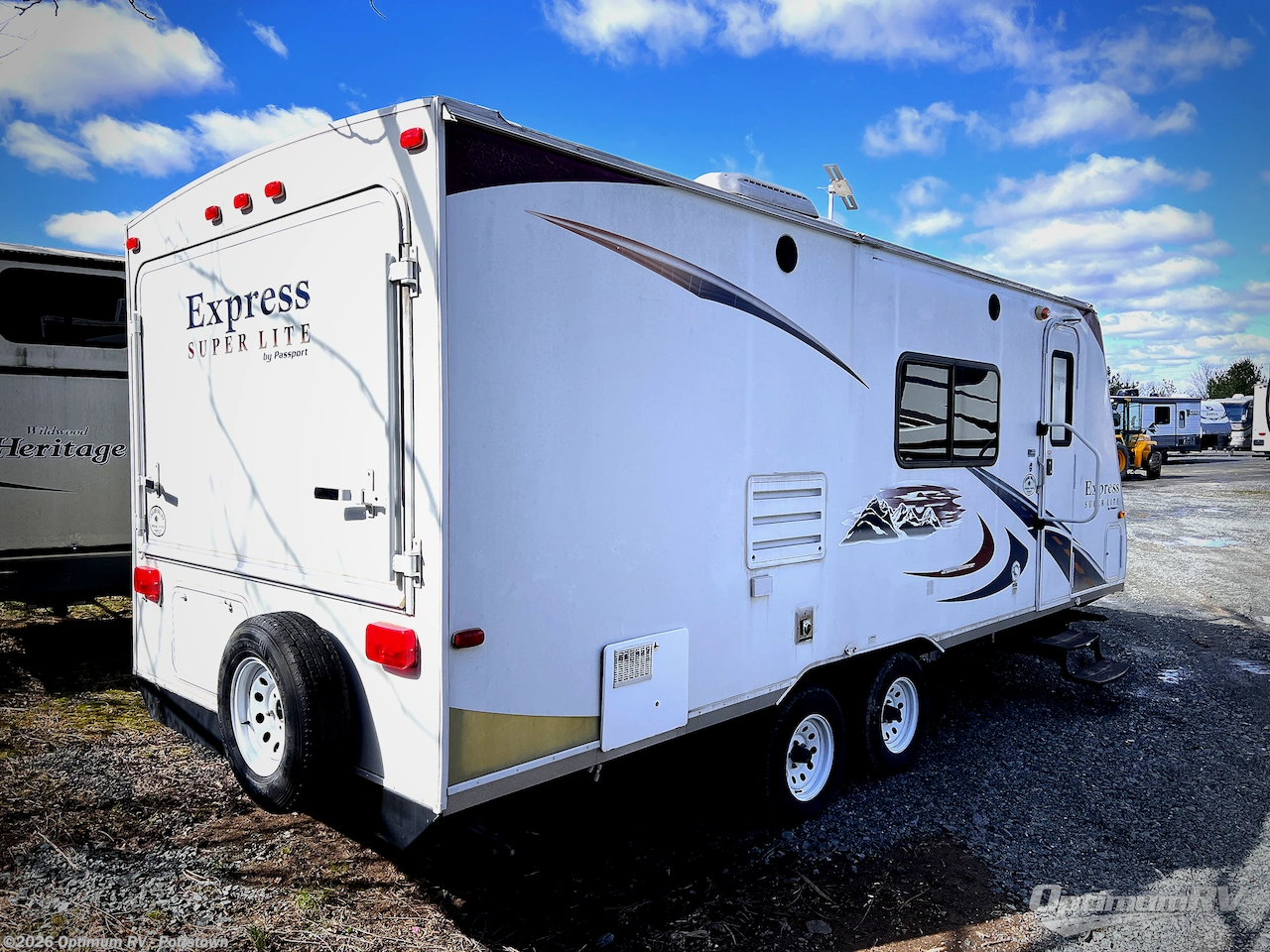 2011 Keystone Passport Express SL 235EXP - Used Travel Trailer For Sale by Optimum RV - Pottstown in Pottstown, Pennsylvania features Slideout
