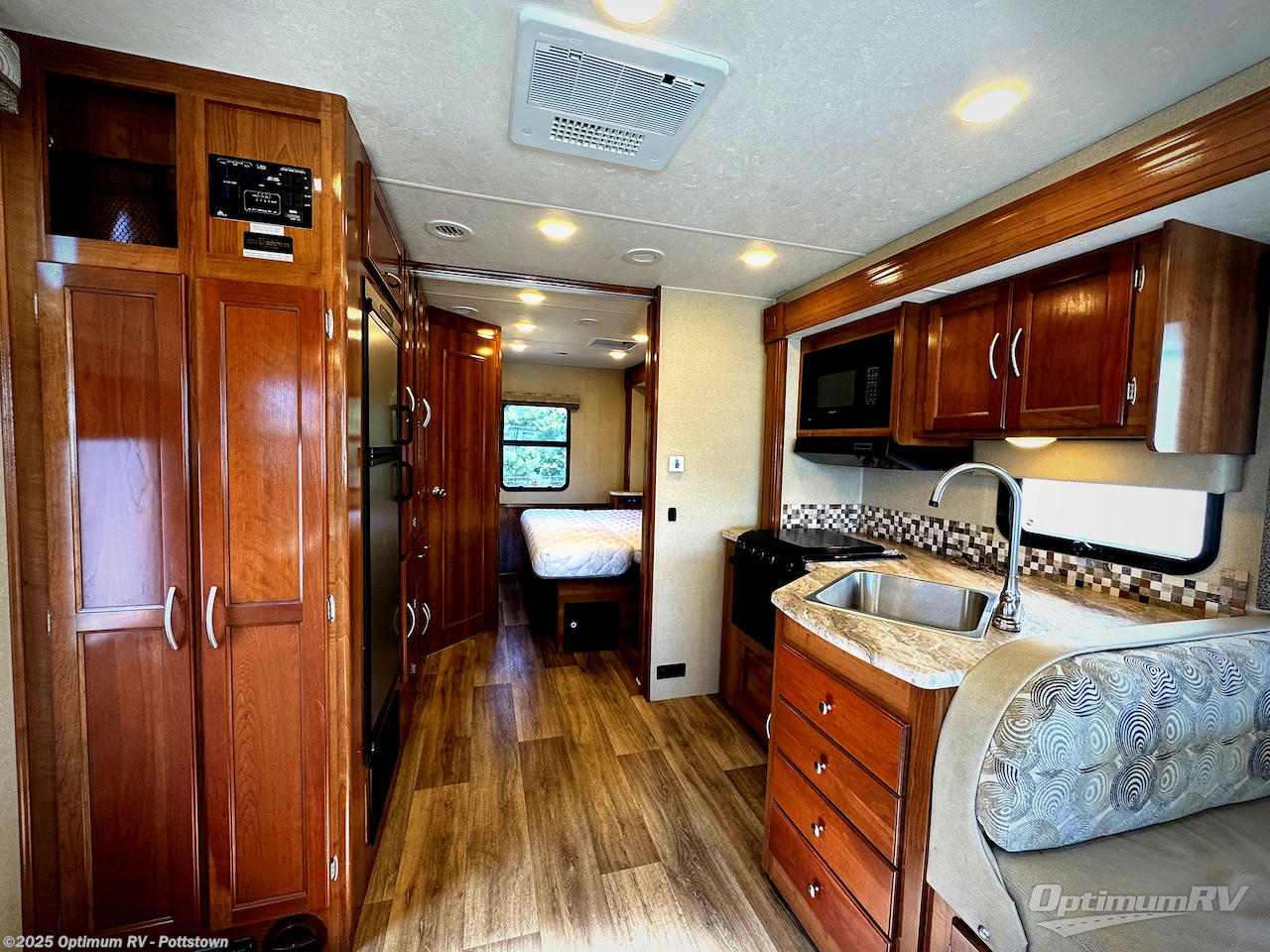 2018 Coachmen Pursuit Precision 27DS - Used Class A For Sale by Optimum RV - Pottstown in Pottstown, Pennsylvania features Slideout, Awning