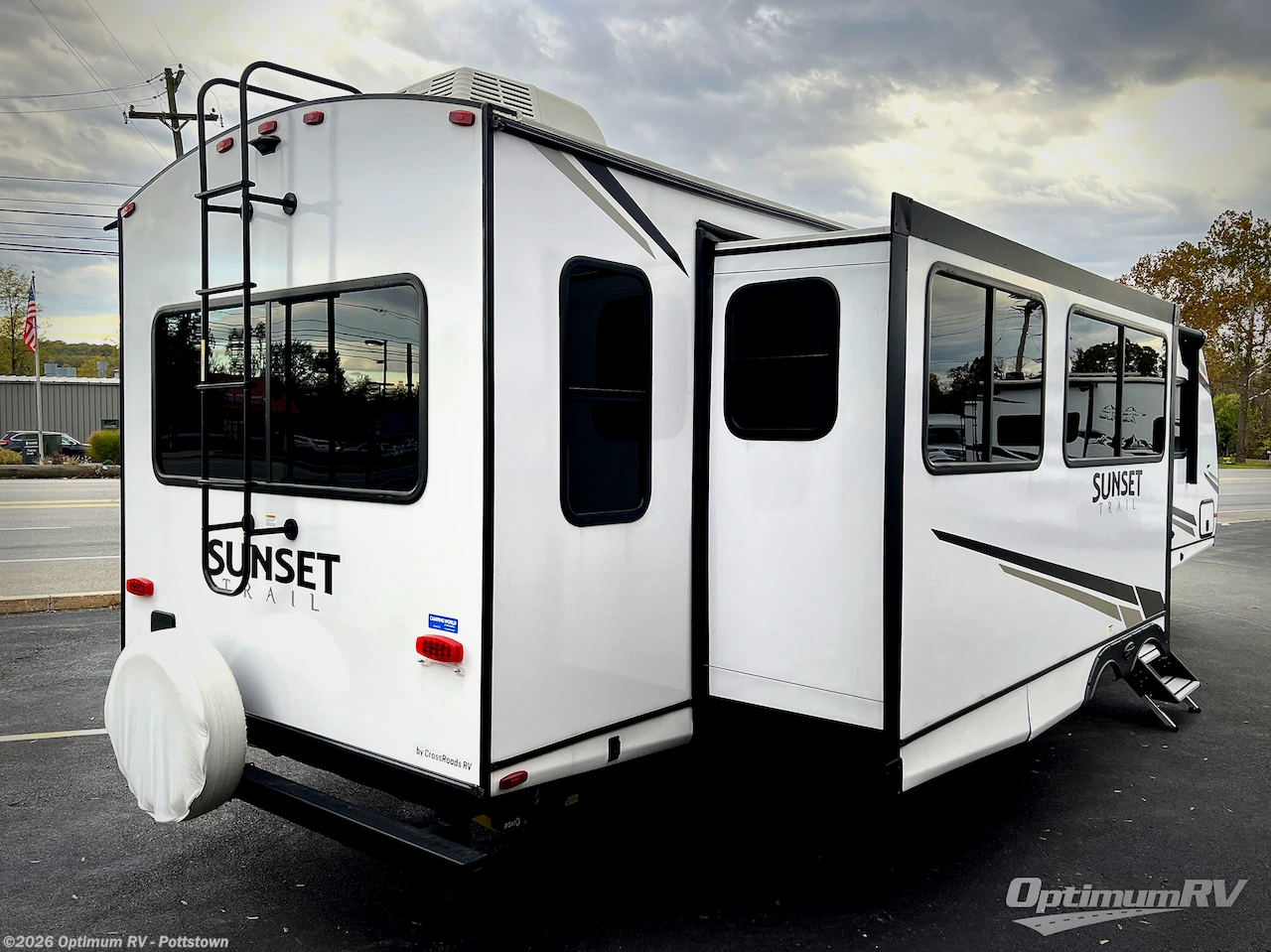 2024 Sunset Trail SS330SI by CrossRoads from Optimum RV - Pottstown in Pottstown, Pennsylvania