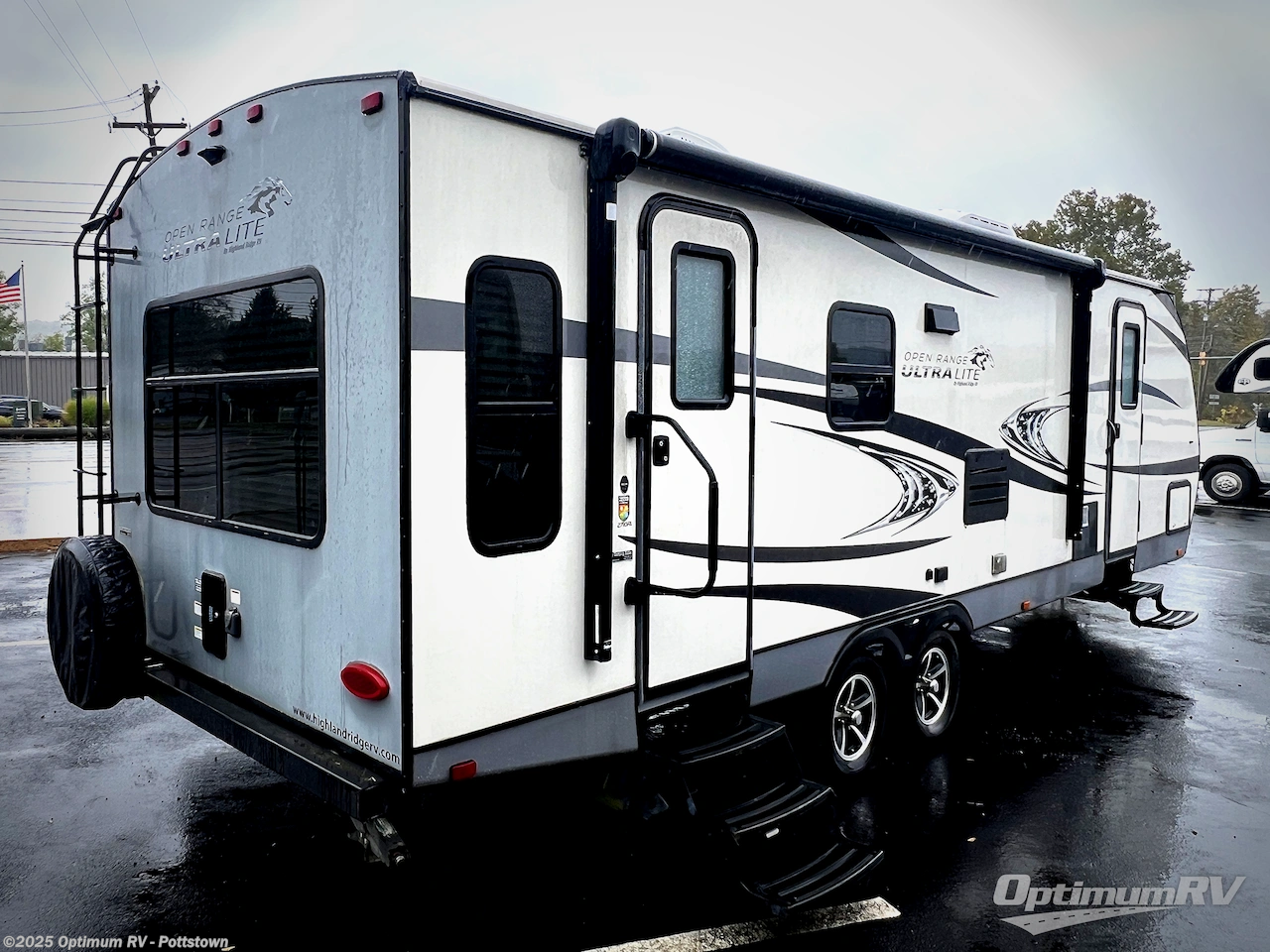 2017 Highland Ridge Open Range Ultra Lite UT2710RL - Used Travel Trailer For Sale by Optimum RV - Pottstown in Pottstown, Pennsylvania features Slideout