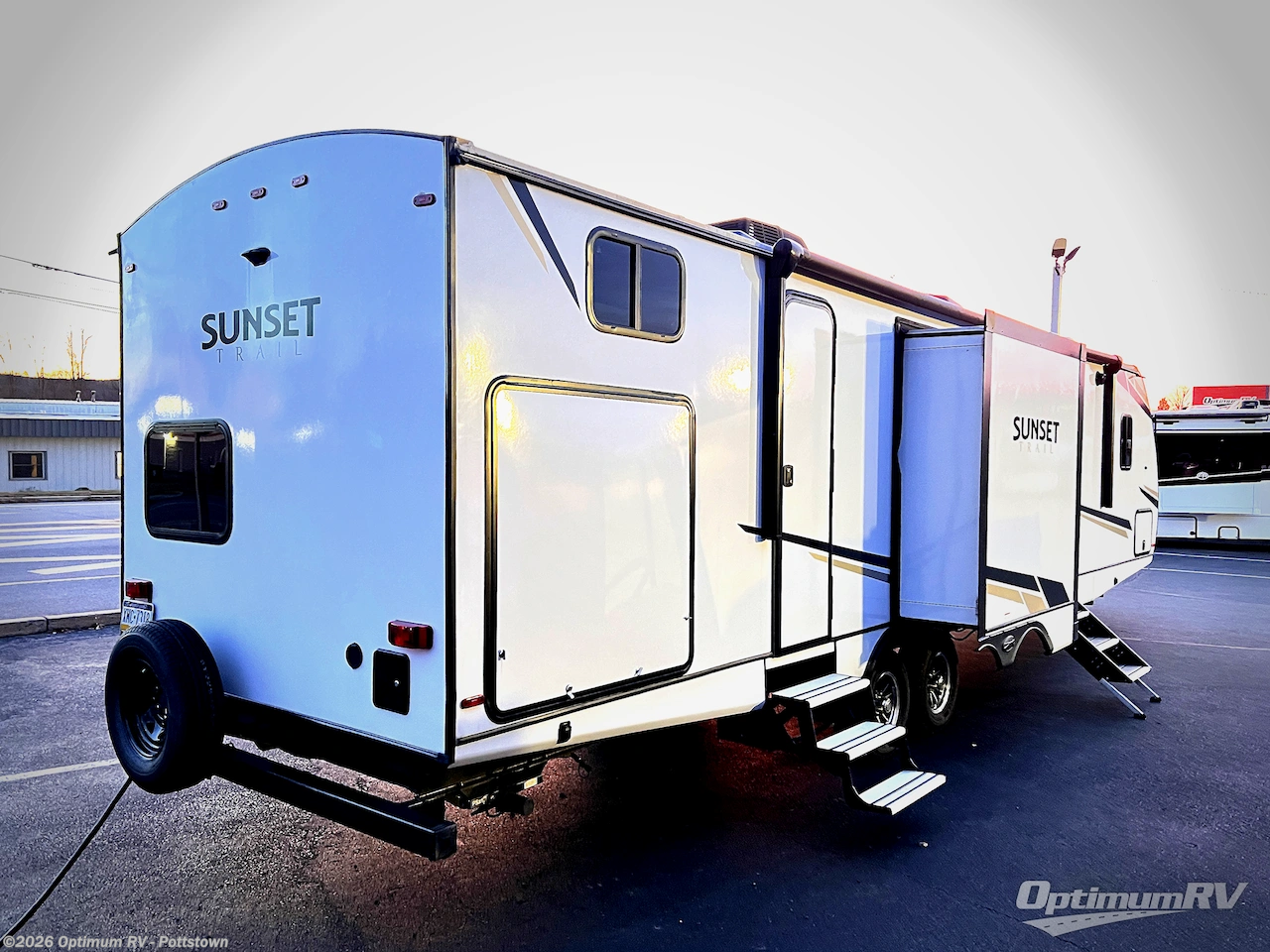 2022 CrossRoads Sunset Trail SS331BH - Used Travel Trailer For Sale by Optimum RV - Pottstown in Pottstown, Pennsylvania features Slideout, Awning