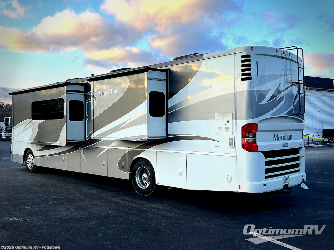2015 Itasca Meridian 40R - Used Class A For Sale by Optimum RV - Pottstown in Pottstown, Pennsylvania features Slideout