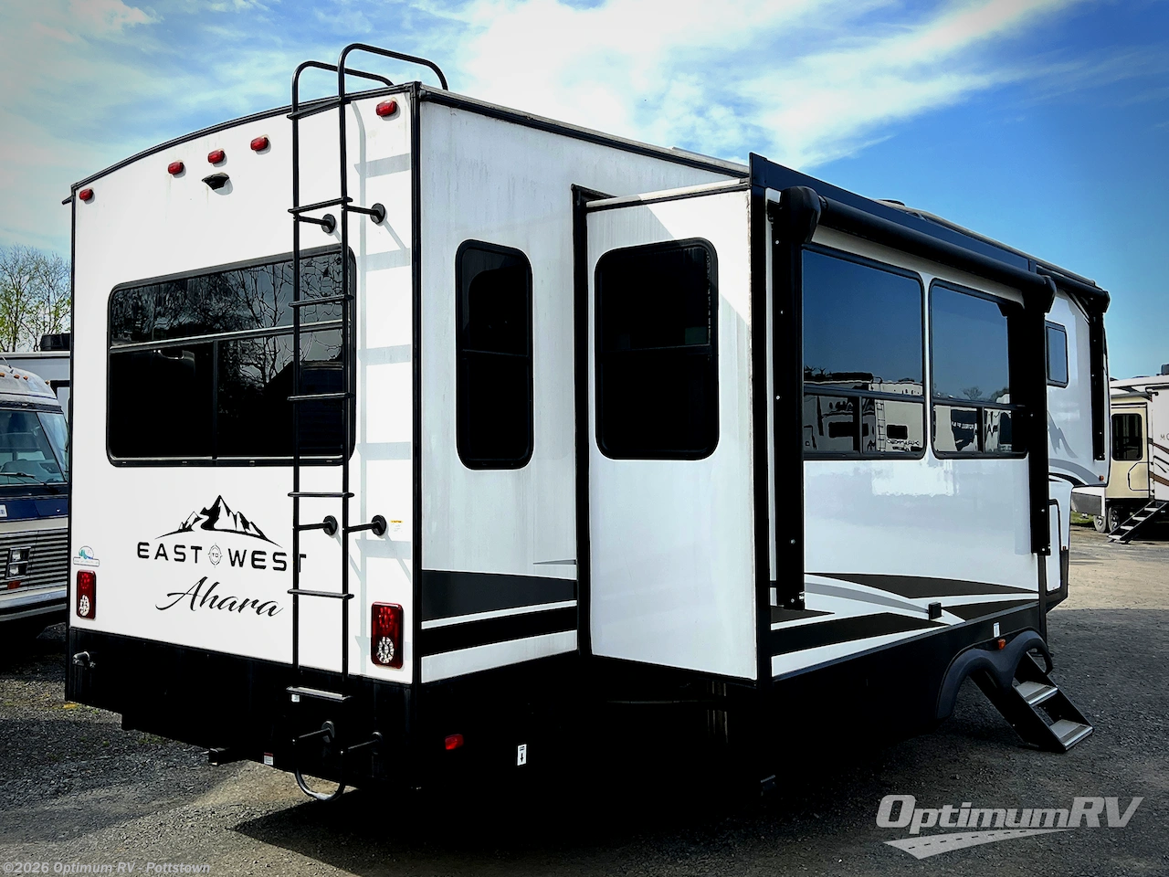 2023 East to West Ahara 325RL - Used Fifth Wheel For Sale by Optimum RV - Pottstown in Pottstown, Pennsylvania features Awning, Slideout