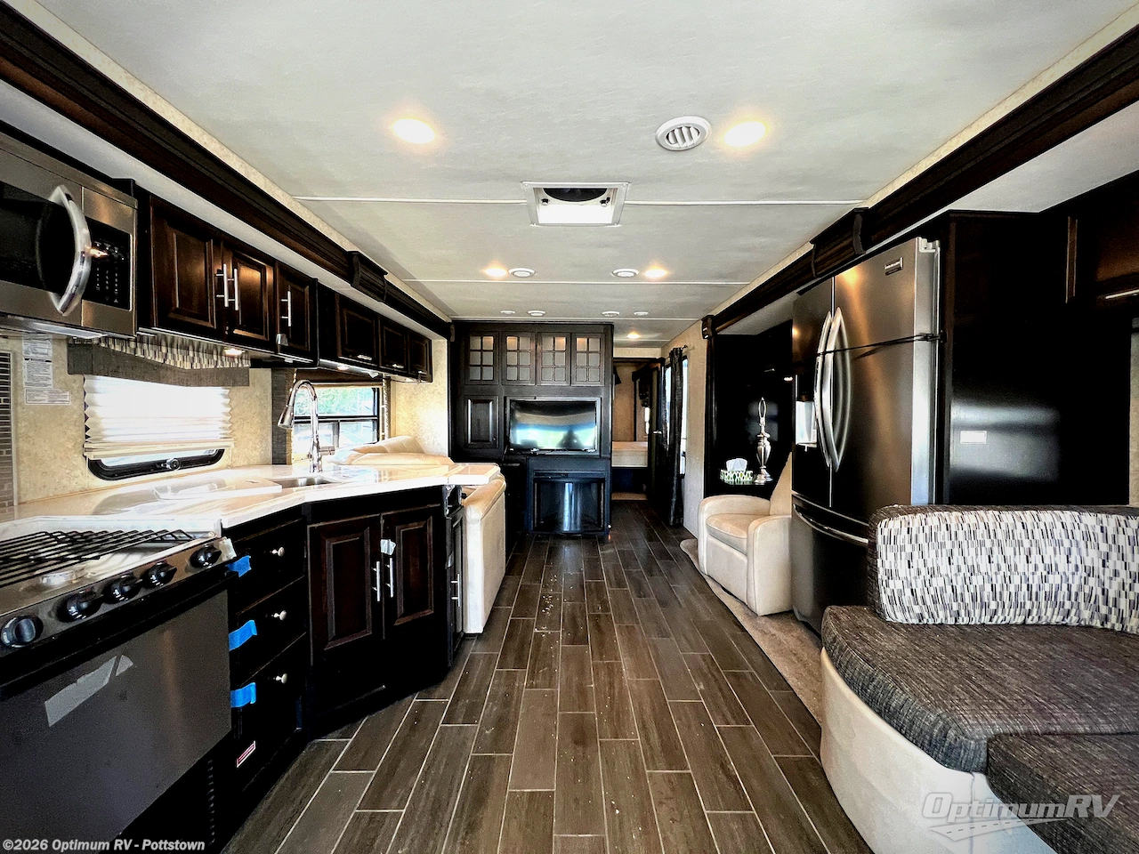 2015 Forest River Georgetown 377TS - Used Class A For Sale by Optimum RV - Pottstown in Pottstown, Pennsylvania features Slideout