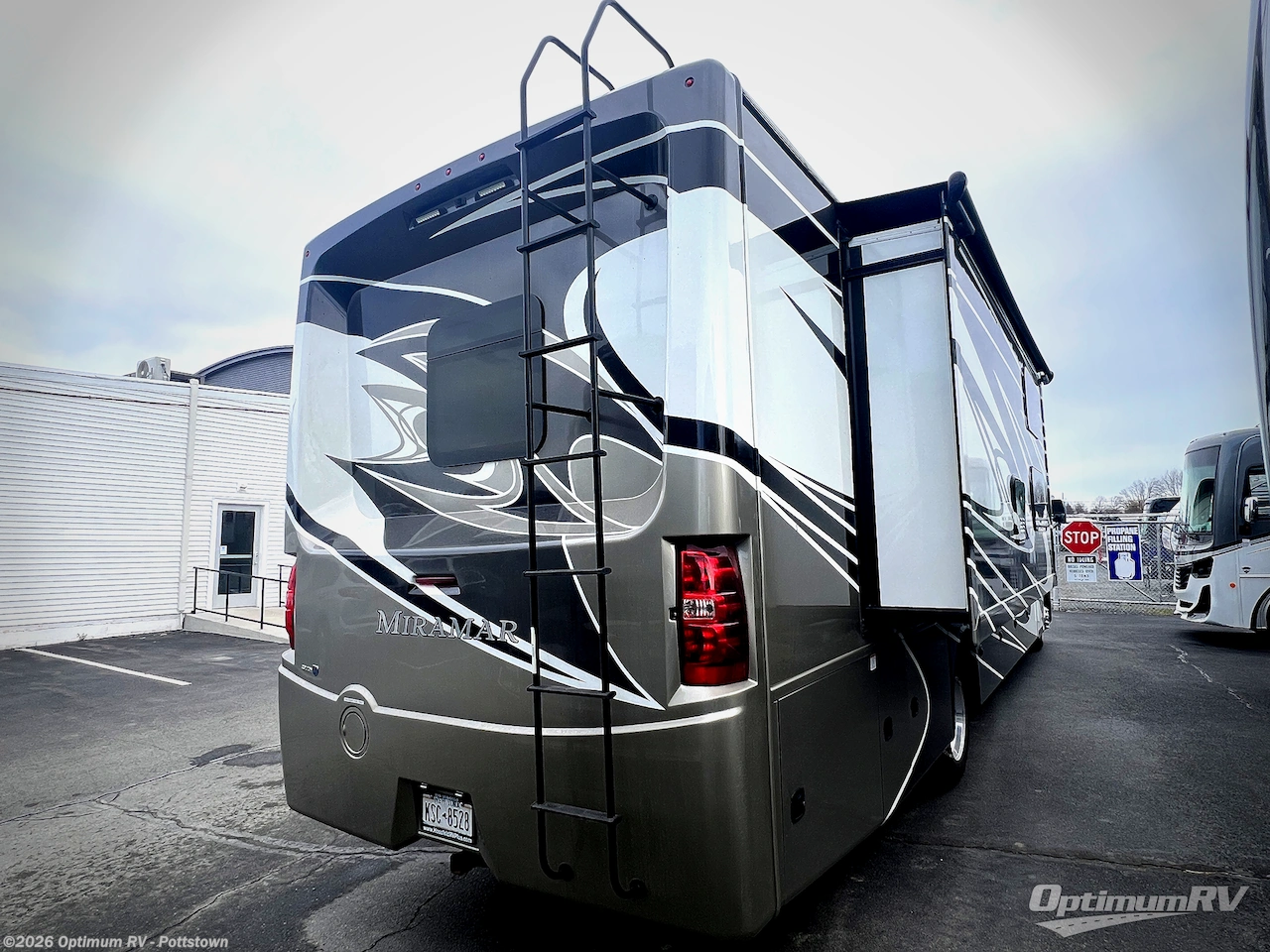 2022 Thor Miramar 37.1 - Used Class A For Sale by Optimum RV - Pottstown in Pottstown, Pennsylvania features Slideout, Awning