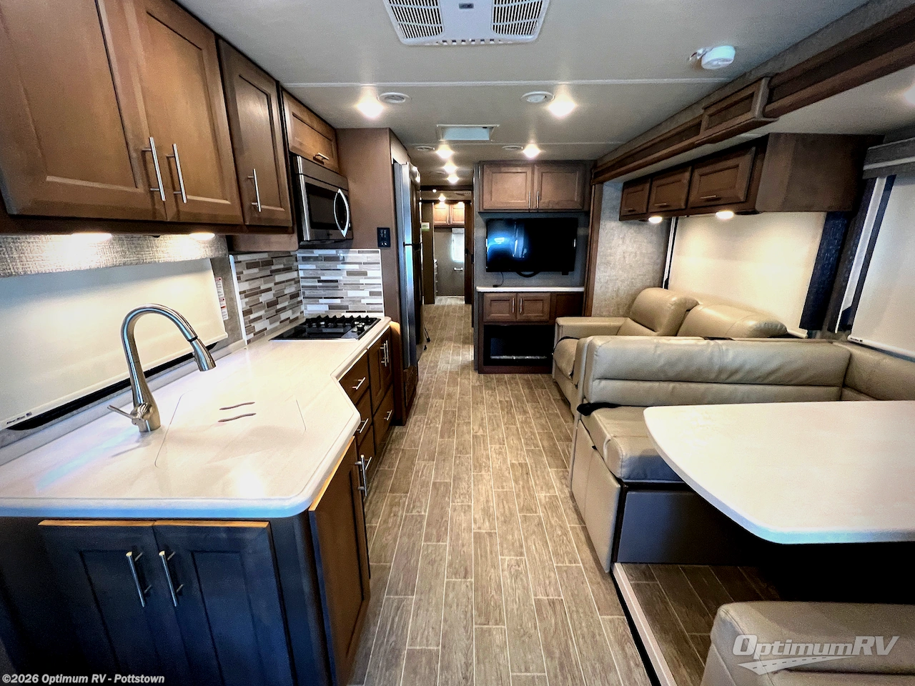 Used 2022 Thor Miramar 37.1 available in Pottstown, Pennsylvania