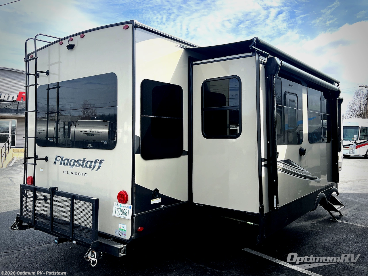 2022 Forest River Flagstaff Classic 832lKRL - Used Travel Trailer For Sale by Optimum RV - Pottstown in Pottstown, Pennsylvania features Slideout, Awning