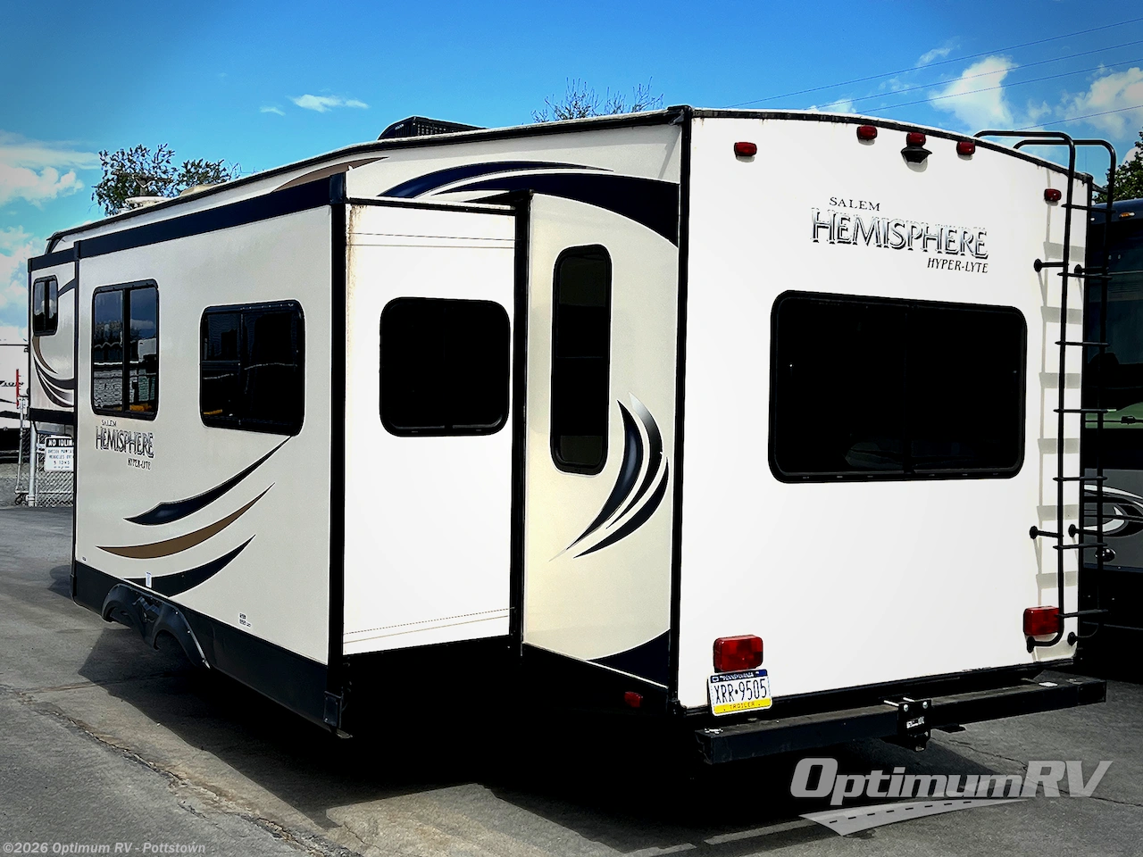 2017 Forest River Salem Hemisphere Hyper-Lyte 29RLSHL - Used Fifth Wheel For Sale by Optimum RV - Pottstown in Pottstown, Pennsylvania features Slideout, Awning