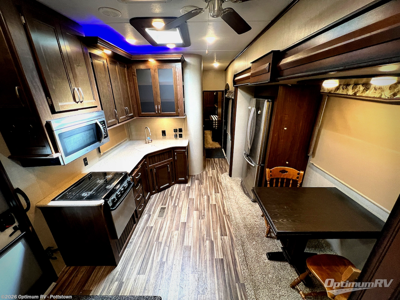 2017 Keystone Montana High Country 375FL - Used Fifth Wheel For Sale by Optimum RV - Pottstown in Pottstown, Pennsylvania features Slideout
