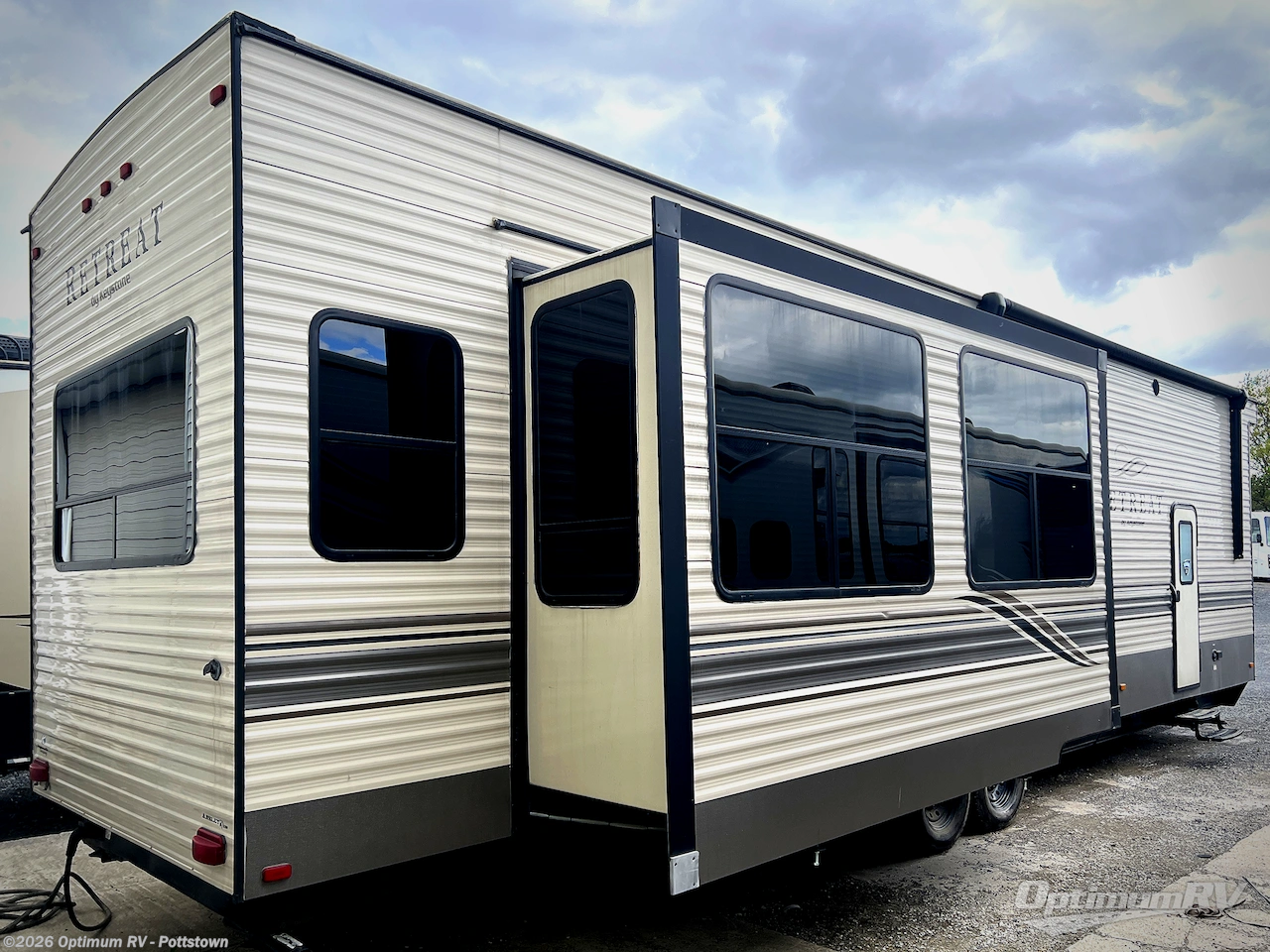 2020 Keystone Retreat 39LOFT - Used Destination Trailer For Sale by Optimum RV - Pottstown in Pottstown, Pennsylvania features Slideout