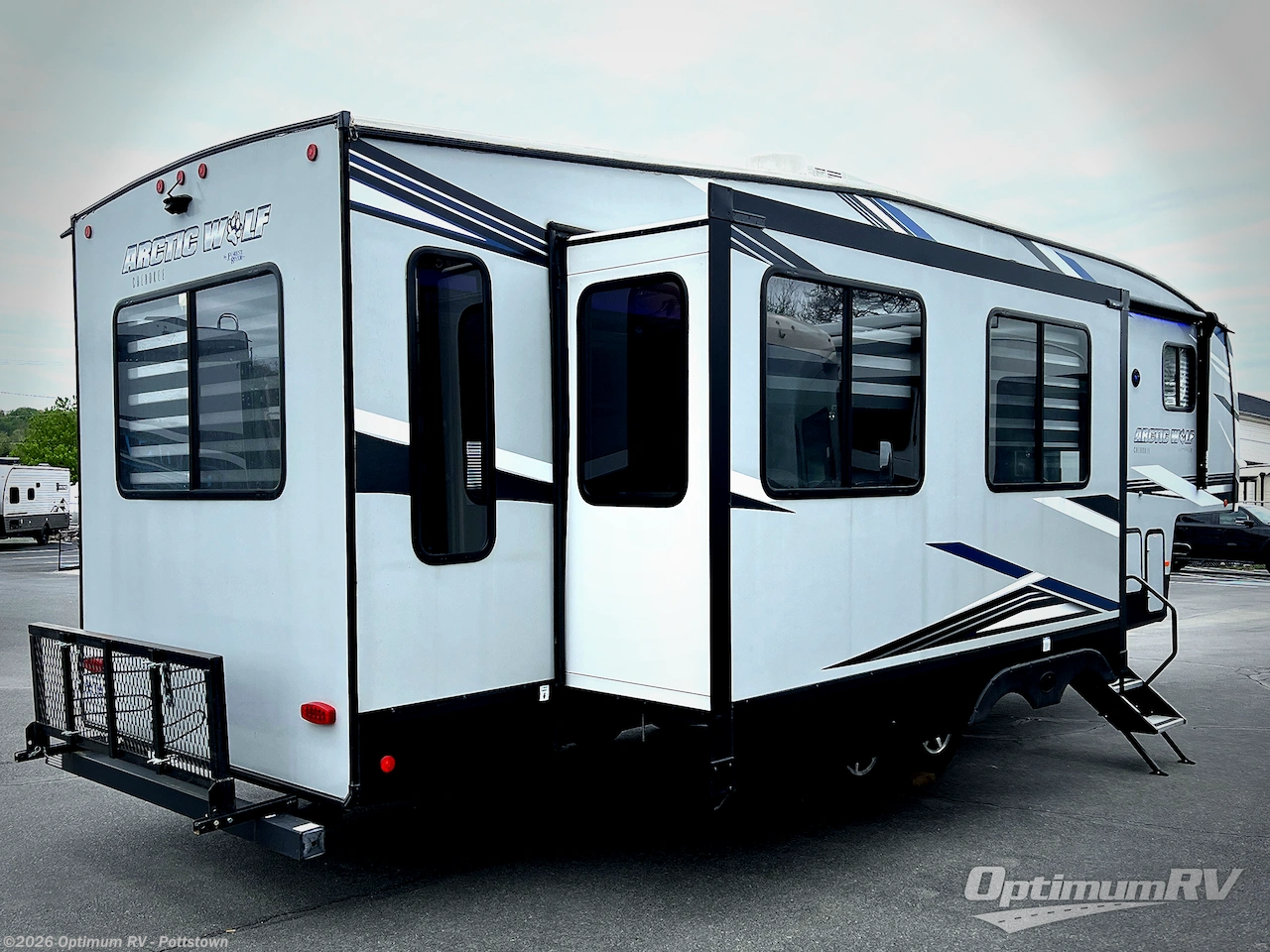 2021 Forest River Cherokee Arctic Wolf 291RL - Used Fifth Wheel For Sale by Optimum RV - Pottstown in Pottstown, Pennsylvania features Slideout, Awning