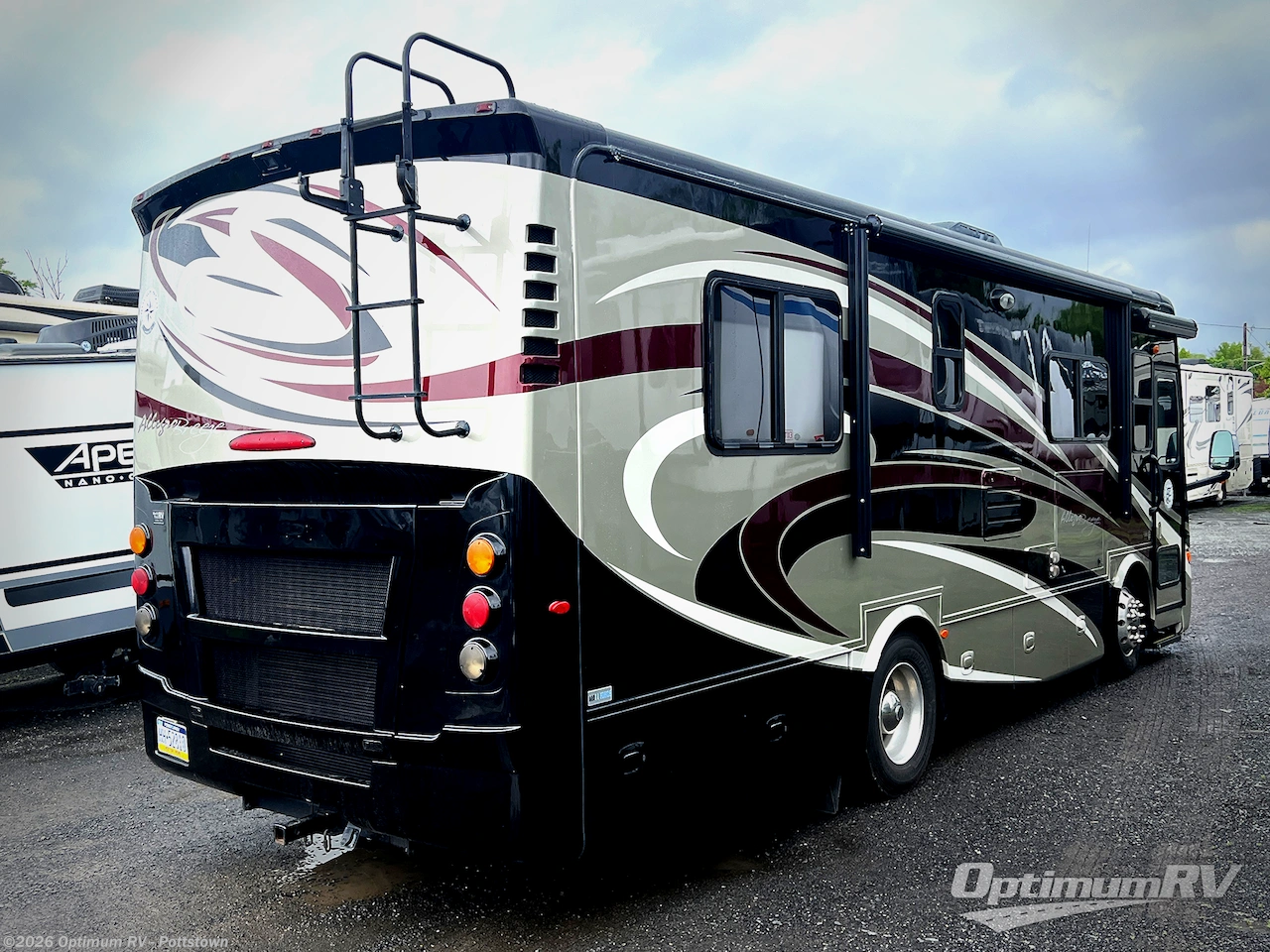 2014 Tiffin Allegro Breeze 28 BR - Used Class A For Sale by Optimum RV - Pottstown in Pottstown, Pennsylvania features Slideout
