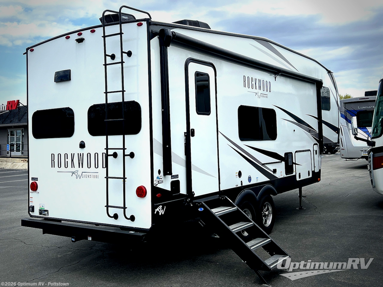 2024 Forest River Rockwood Signature 282RD - Used Fifth Wheel For Sale by Optimum RV - Pottstown in Pottstown, Pennsylvania features Awning, Slideout