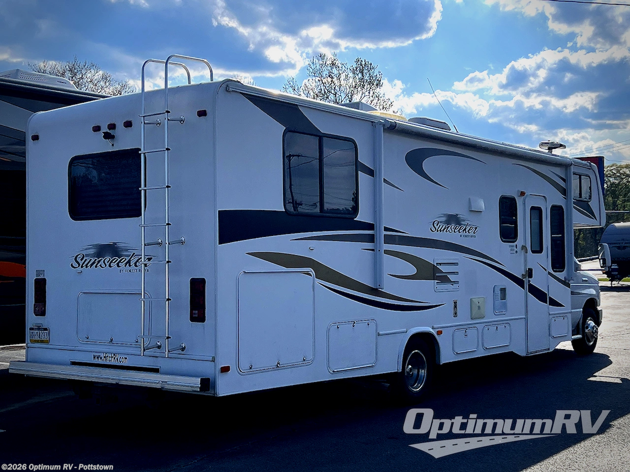 2012 Forest River Sunseeker 3100SS - Used Class C For Sale by Optimum RV - Pottstown in Pottstown, Pennsylvania features Slideout