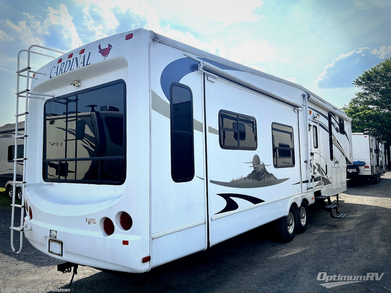 2009 Forest River Cardinal 34QRL - Used Fifth Wheel For Sale by Optimum RV - Pottstown in Pottstown, Pennsylvania features Slideout