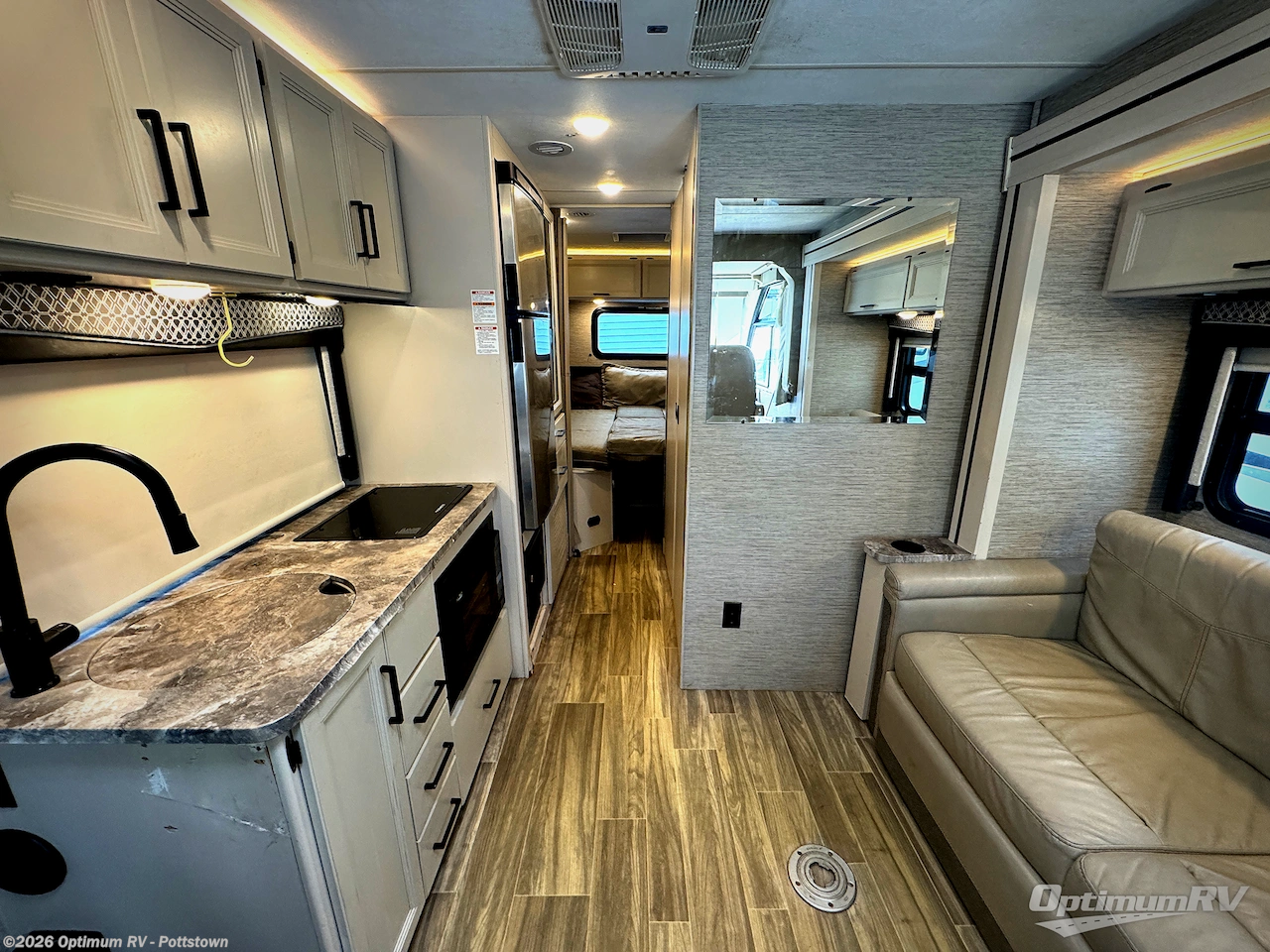 2021 Thor Axis 24.1 - Used Class A For Sale by Optimum RV - Pottstown in Pottstown, Pennsylvania features Awning, Slideout