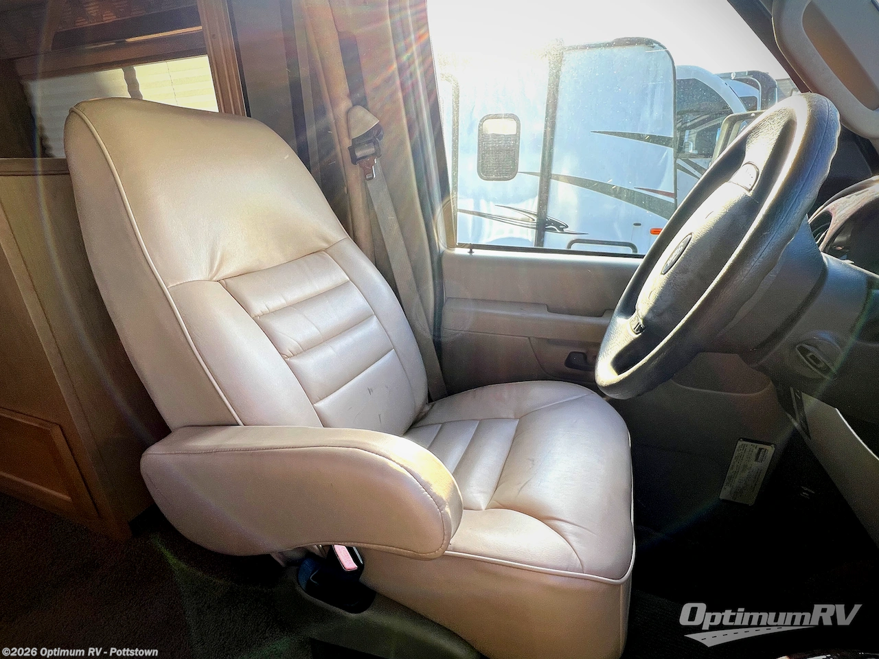 Used 2006 Itasca Cambria 29H available in Pottstown, Pennsylvania