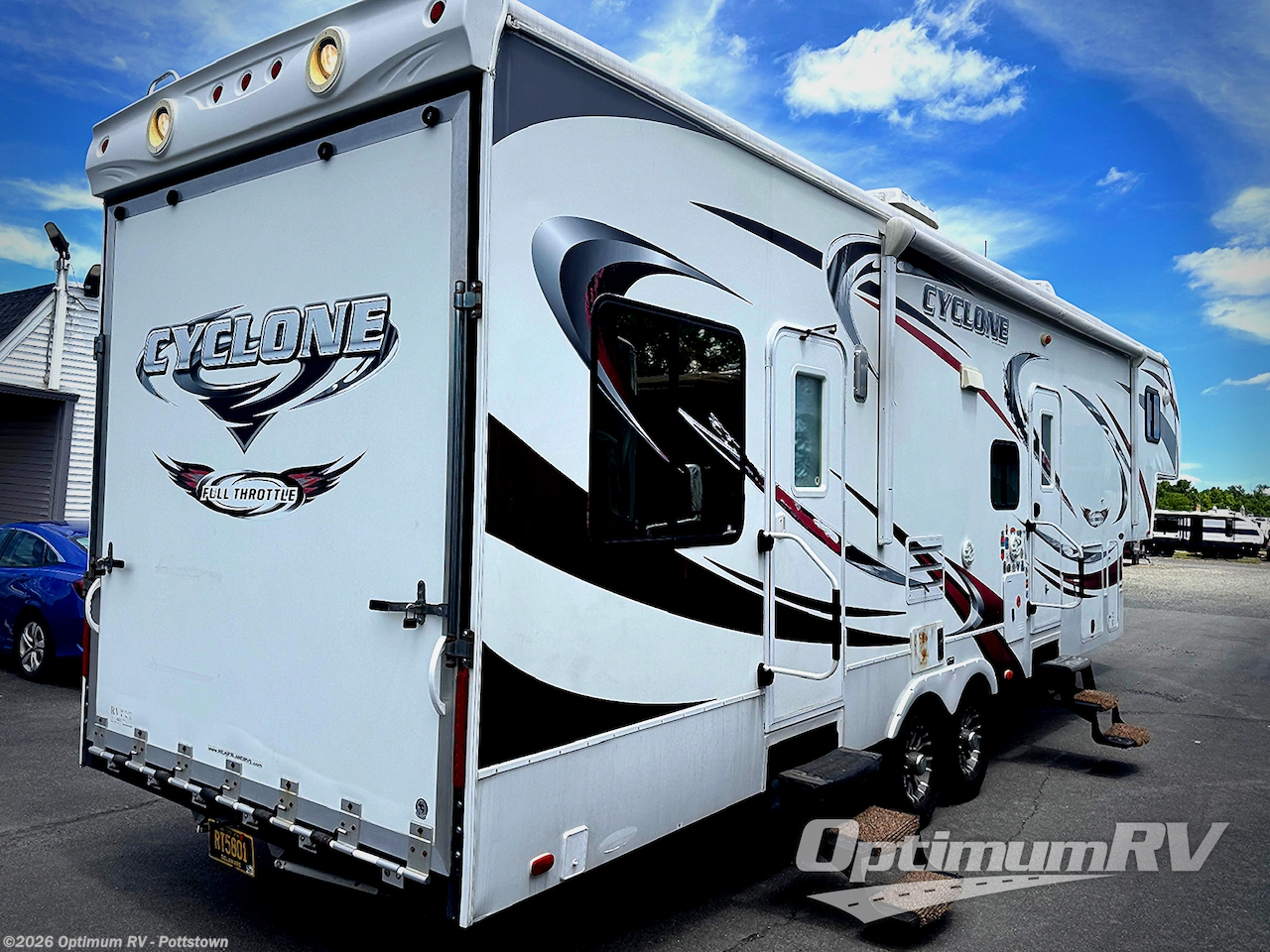 2011 Heartland Cyclone 300C - Used Fifth Wheel For Sale by Optimum RV - Pottstown in Pottstown, Pennsylvania features Slideout