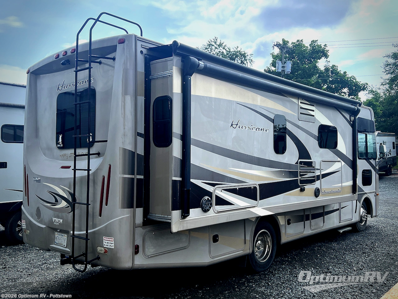 2015 Thor Hurricane 27K - Used Class A For Sale by Optimum RV - Pottstown in Pottstown, Pennsylvania features Slideout