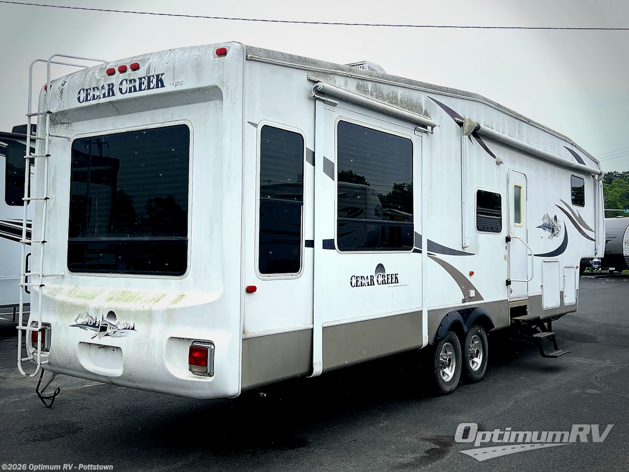 2005 Forest River Cedar Creek 37RDQS - Used Fifth Wheel For Sale by Optimum RV - Pottstown in Pottstown, Pennsylvania features Slideout
