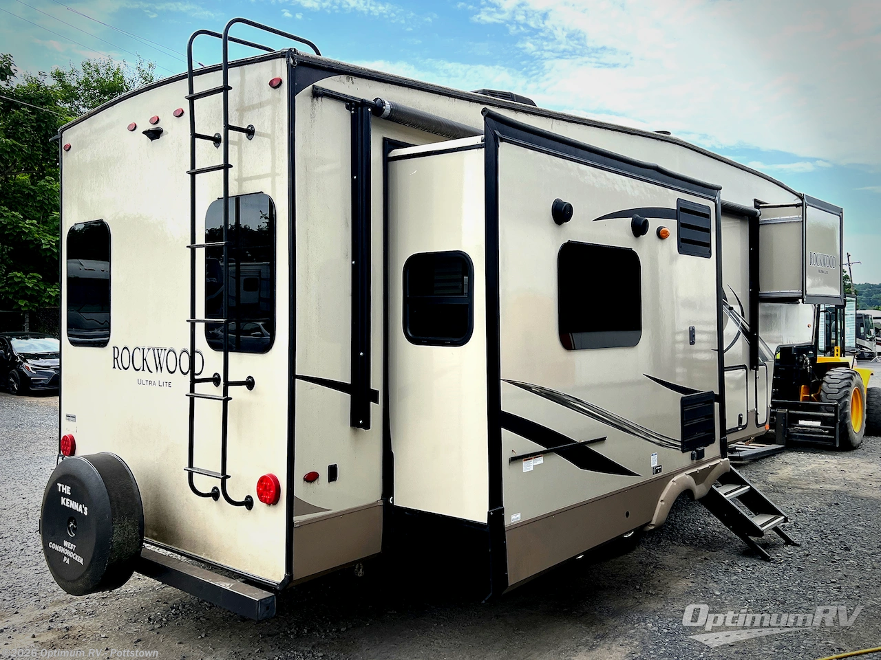 2019 Forest River Rockwood Ultra Lite 2650WS - Used Fifth Wheel For Sale by Optimum RV - Pottstown in Pottstown, Pennsylvania features Awning, Slideout