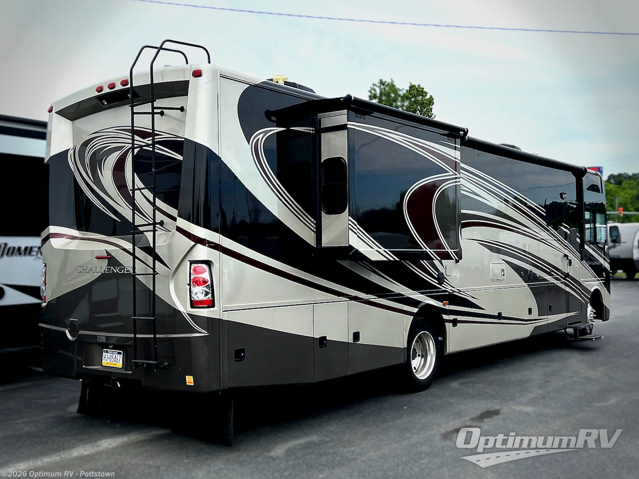 2015 Thor Challenger 37LX - Used Class A For Sale by Optimum RV - Pottstown in Pottstown, Pennsylvania features Slideout