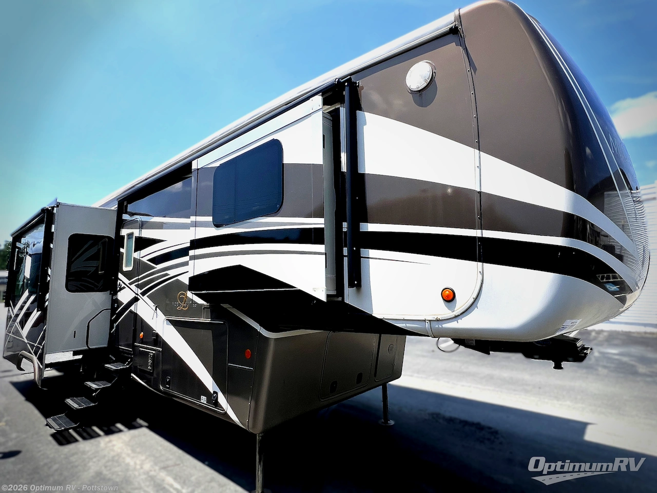 2016 DRV Mobile Suites 36RSSB3 - Used Fifth Wheel For Sale by Optimum RV - Pottstown in Pottstown, Pennsylvania features Slideout