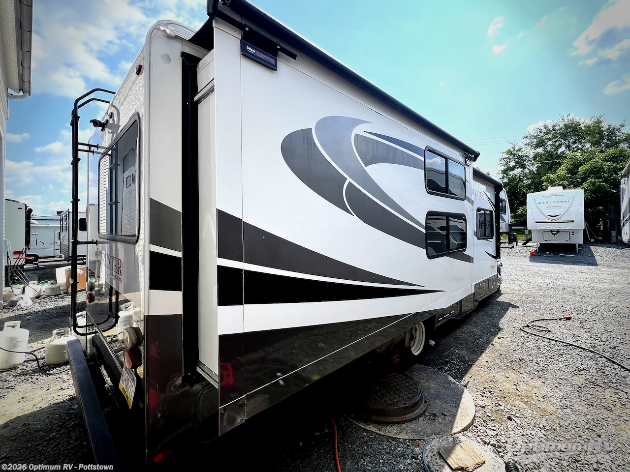 2017 Forest River Forester 3171DS Ford - Used Class C For Sale by Optimum RV - Pottstown in Pottstown, Pennsylvania features Slideout, Awning