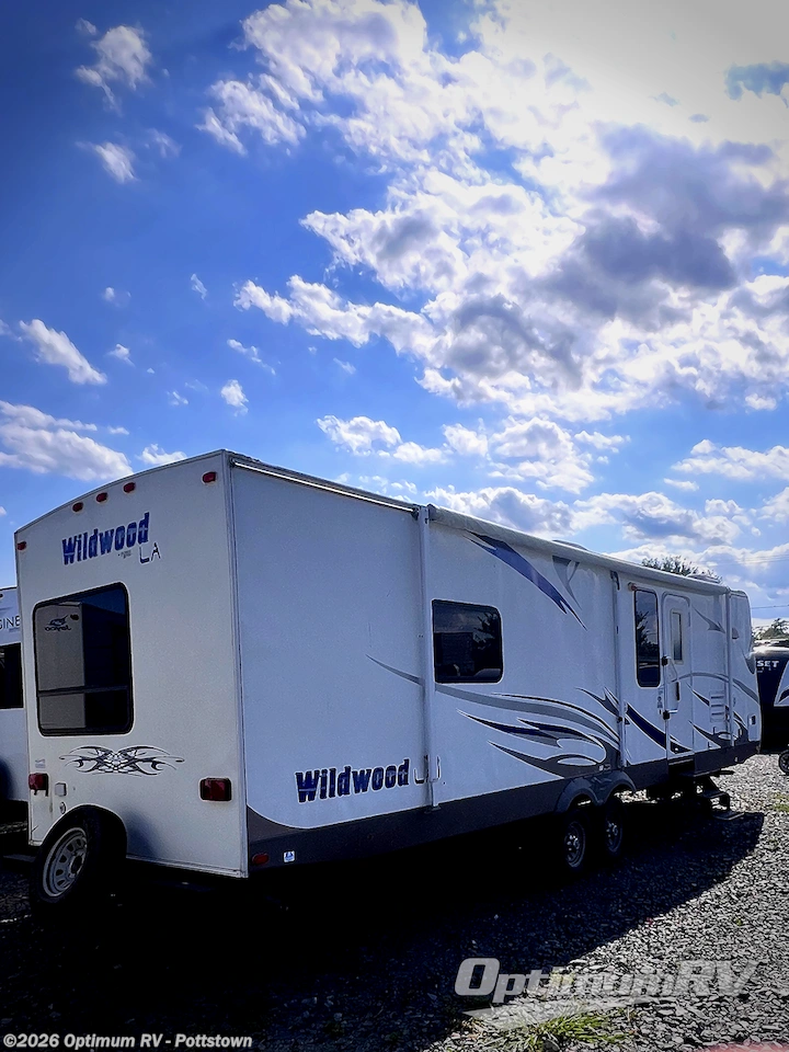 2008 Forest River Wildwood LA 292FKDS - Used Travel Trailer For Sale by Optimum RV - Pottstown in Pottstown, Pennsylvania features Slideout